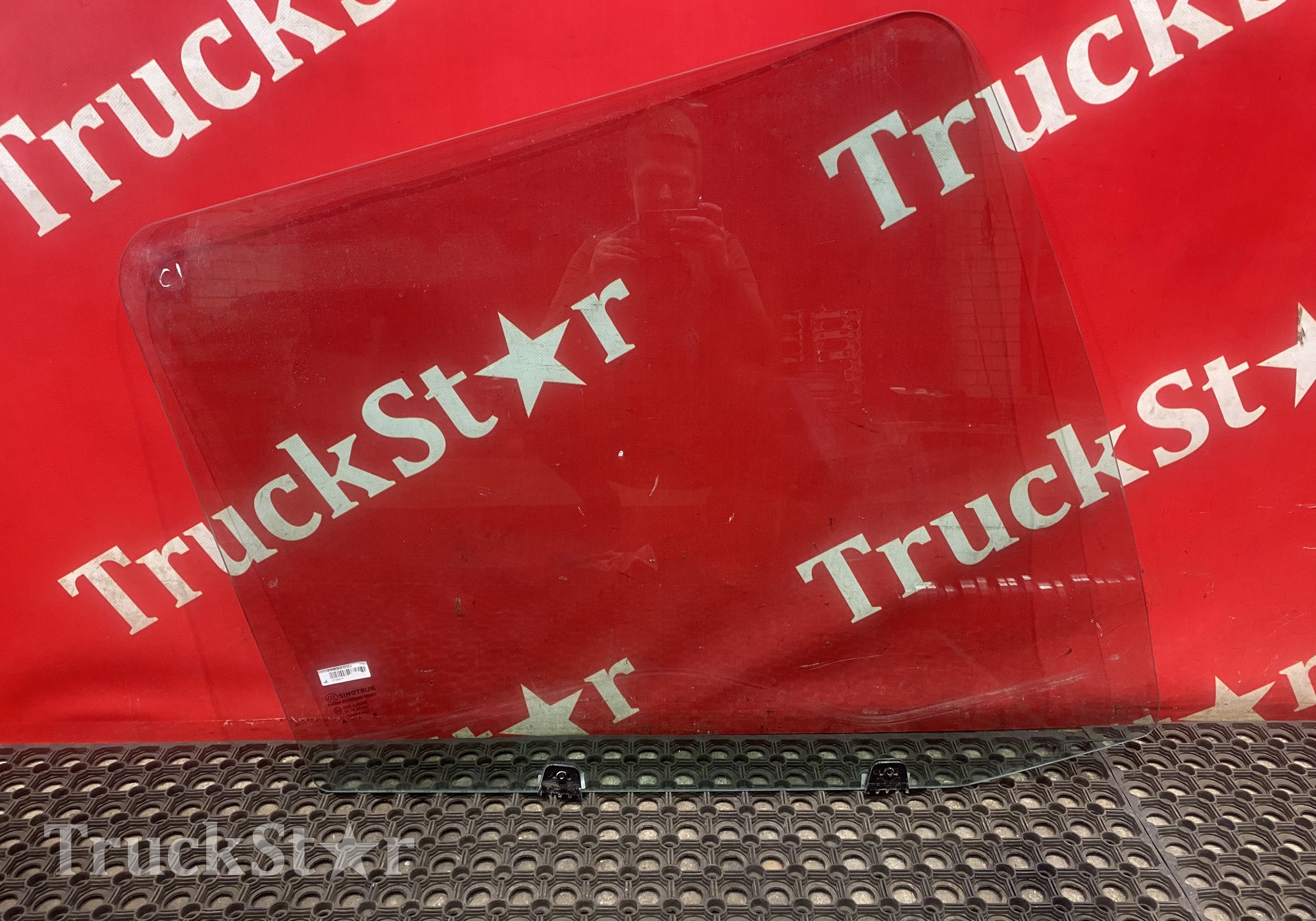 810W626450038 Стекло двери правой 2023г для Sinotruk Sitrak C7H