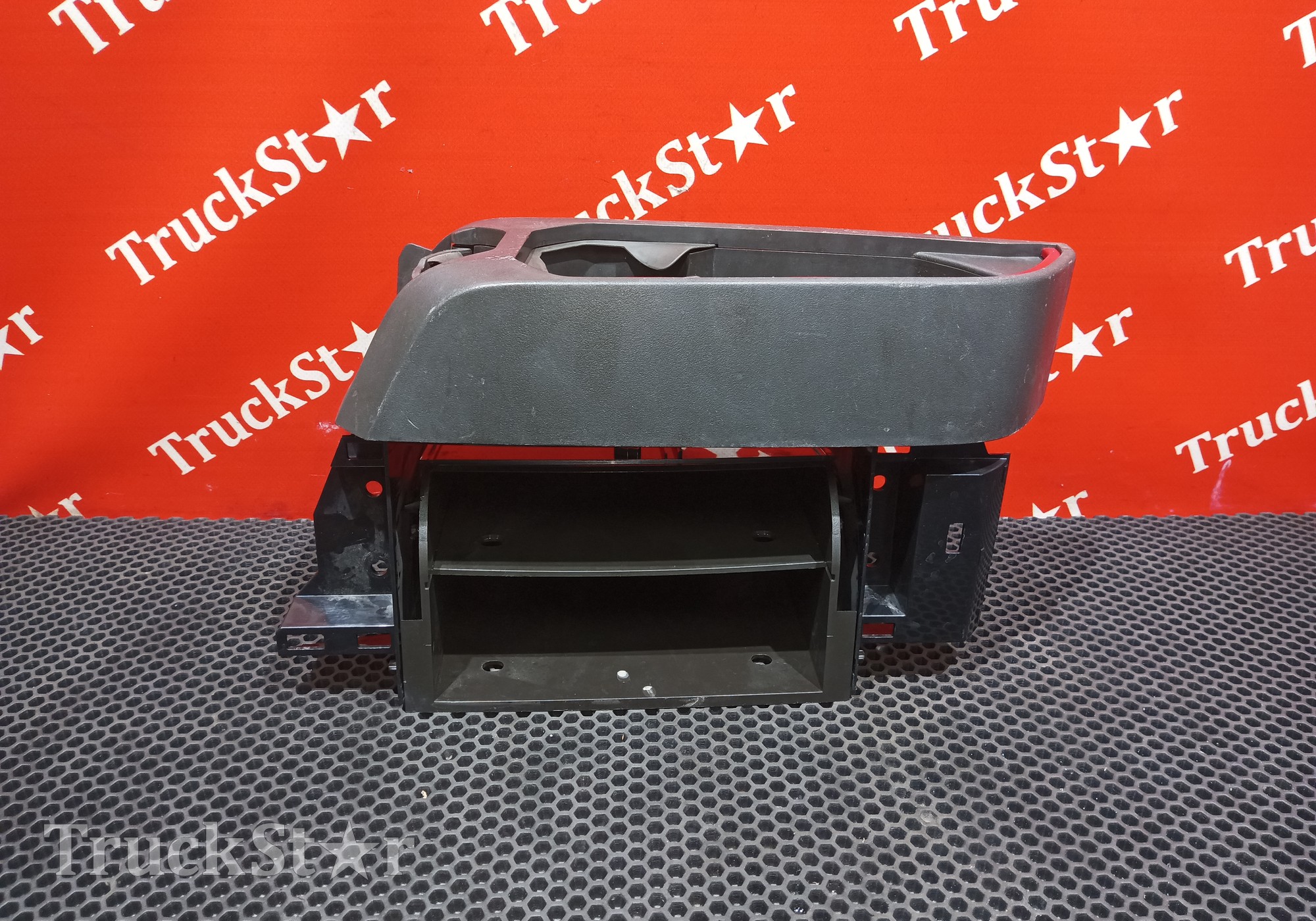 82213703 Центральная секция торпедо 2019г. для Volvo FH 4 (с 2012)