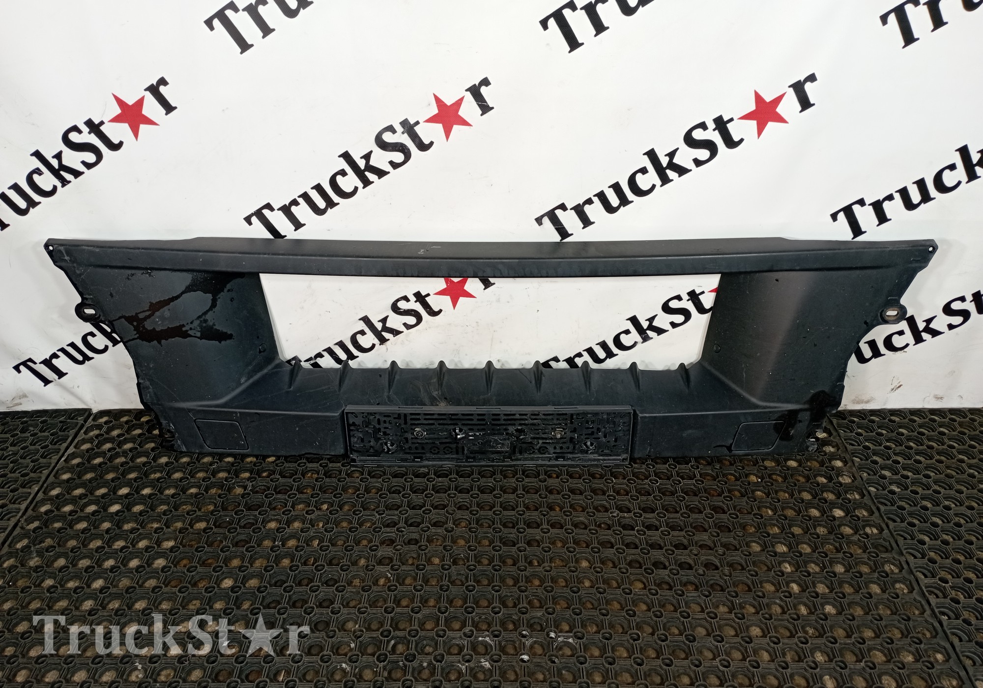 81416106863 Бампер передний средняя часть для Man TGX