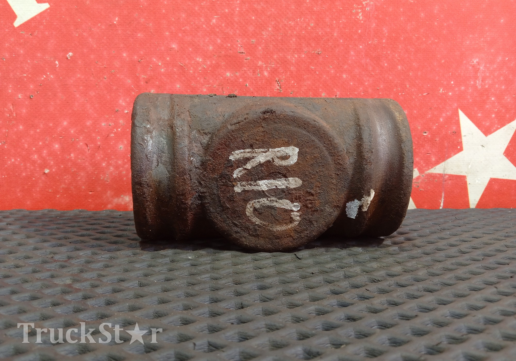 5010557715 Проставка стремянки рессоры для Renault Kerax