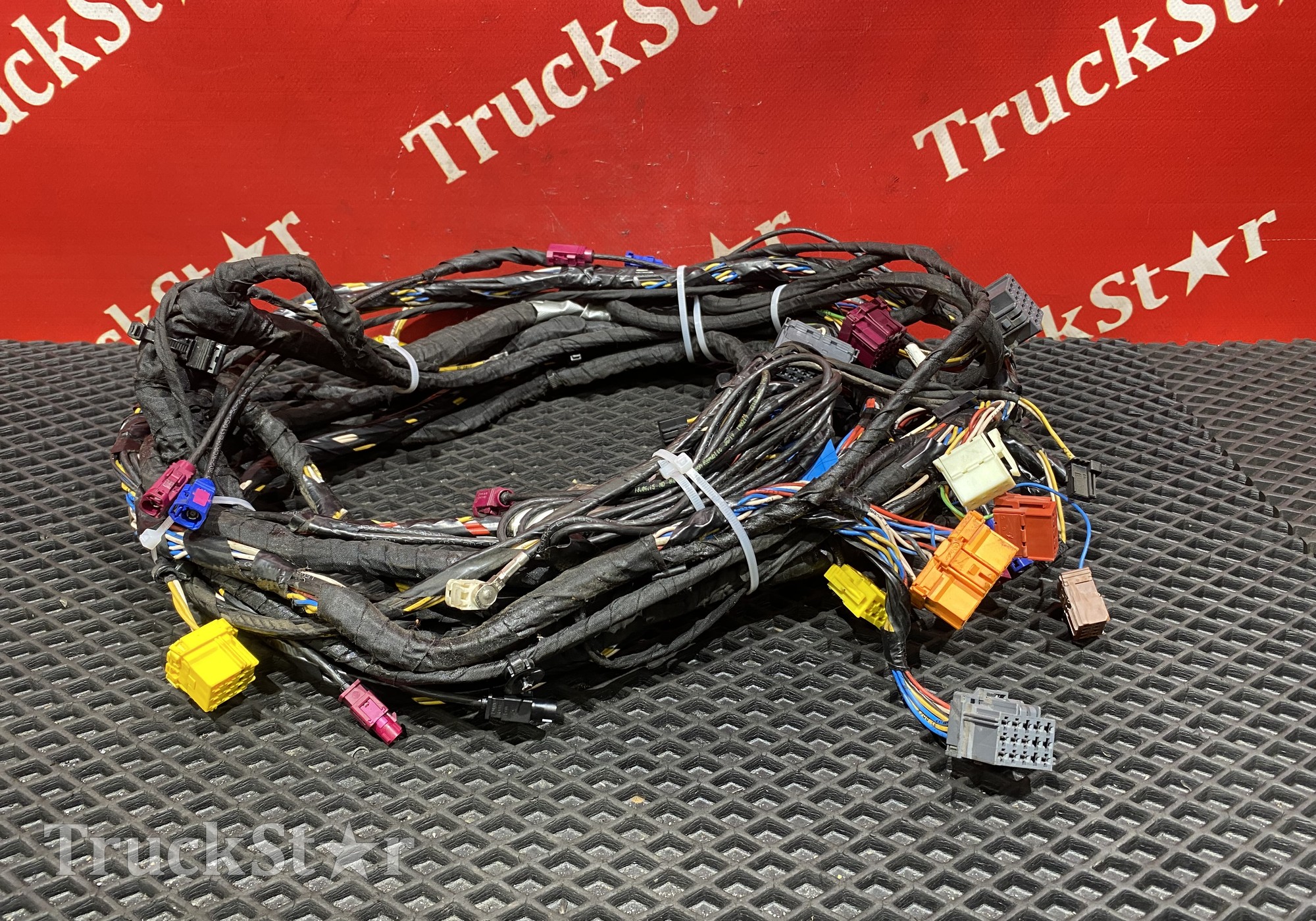 2246534 Проводка кабины 2019г для Daf XF106 (с 2012)