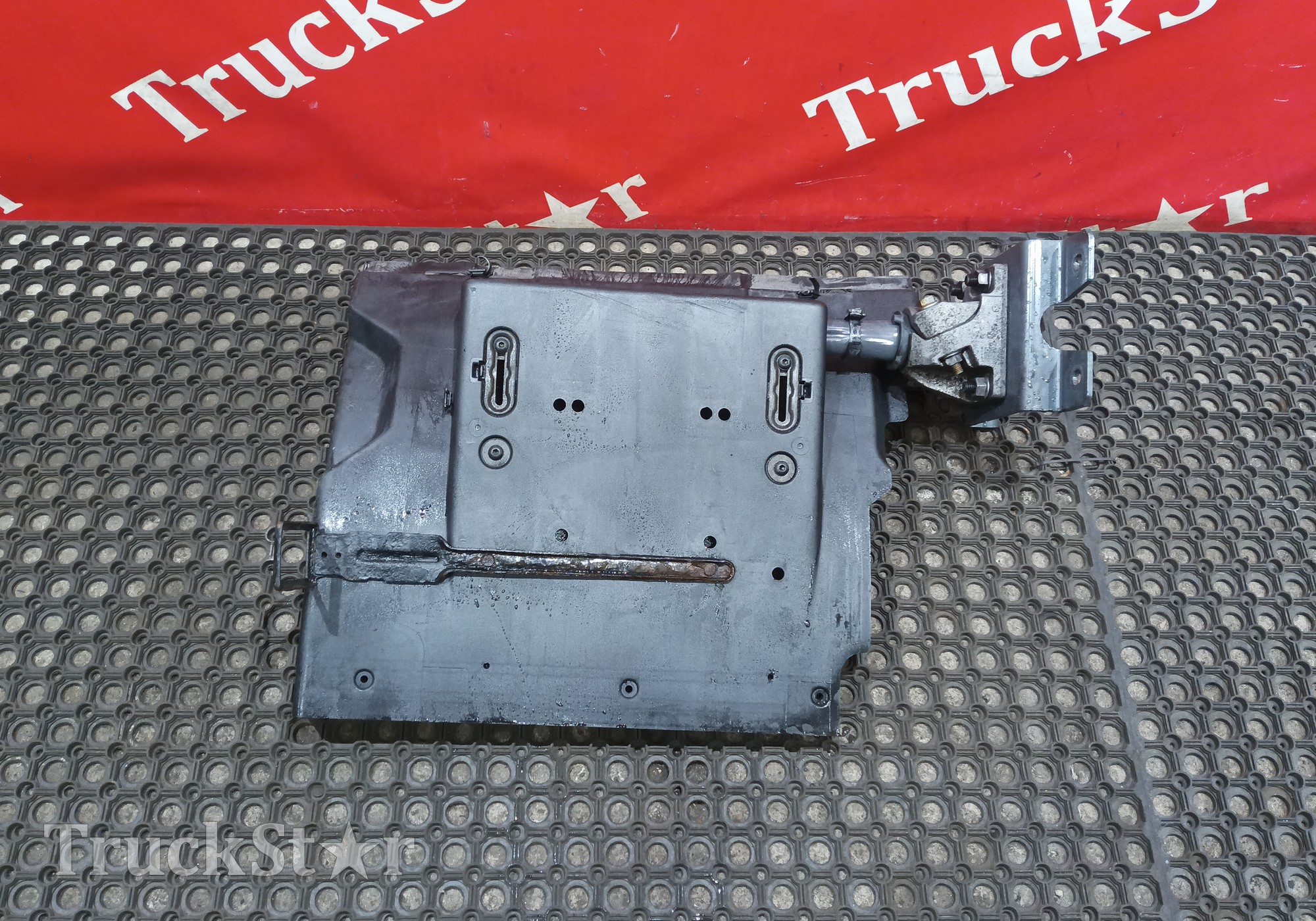 7422087701 Крыло в сборе заднее правое передняя часть 2016г для Volvo FH 2 (с 2002 по 2008)