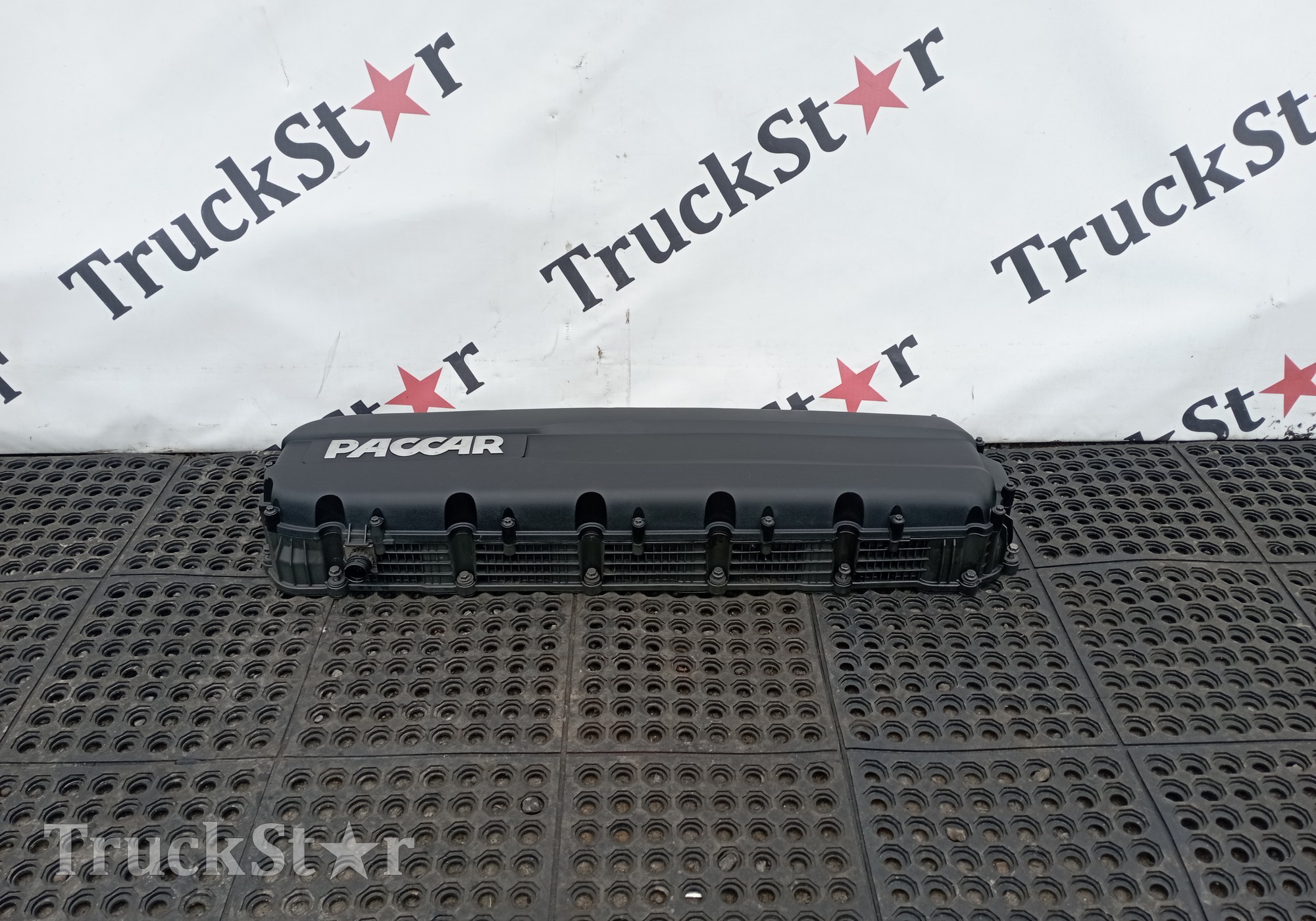 2033254 Крышка клапанная 2018г. для Daf XF106 (с 2012)
