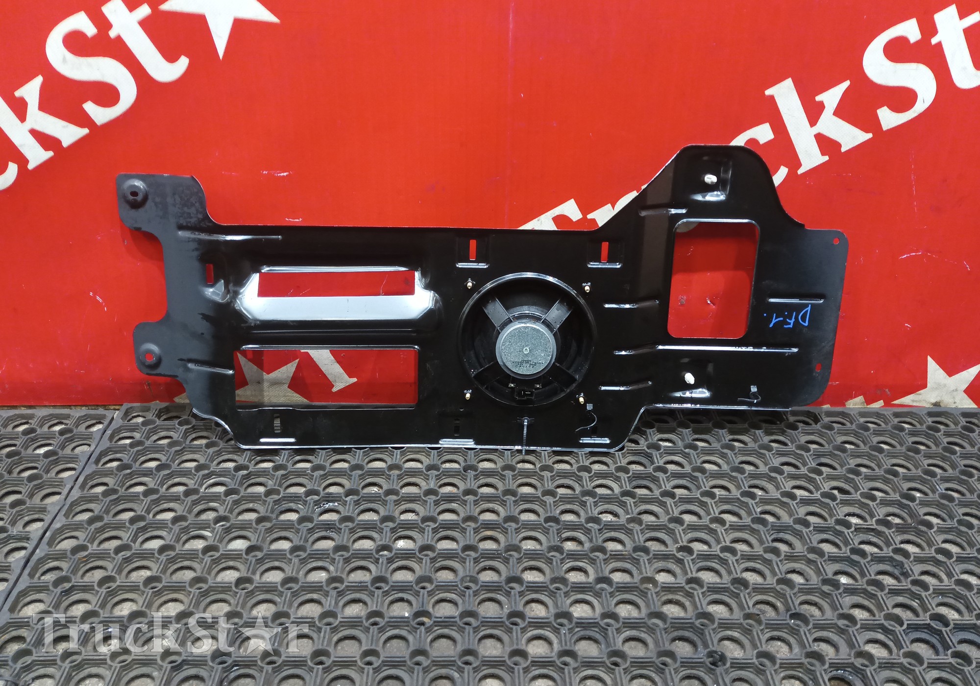 5402216C6200 Кронштейн обшивки двери правой 2023г. для DongFeng GX DFH4180