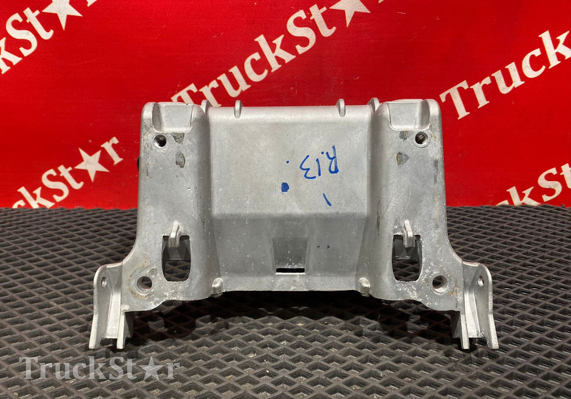 7482204671 Кронштейн рулевой колонки 2020г для Renault T (с 2013)
