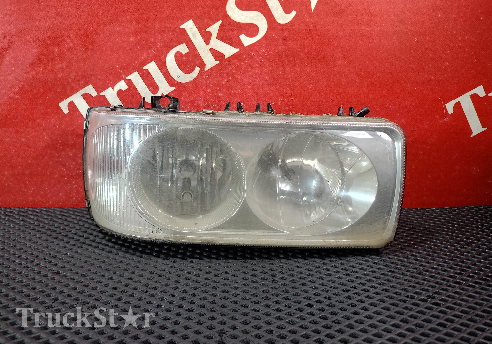 1832397 Фара (дефект) передняя правая для Daf 95XF
