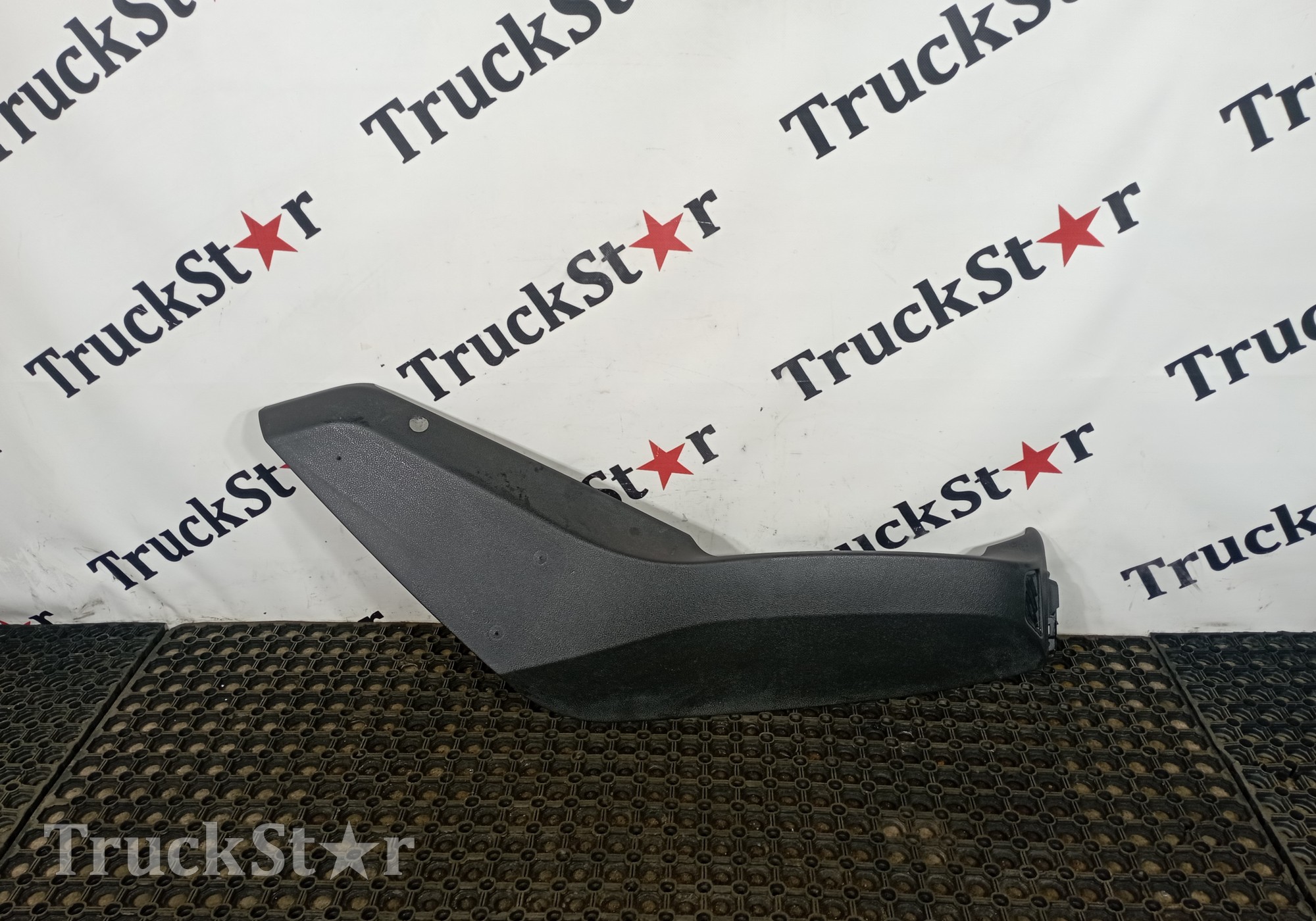 DZ16251160110 Крышка торпедо верхняя левая 2023г. для Shacman X6000 (с 2020)