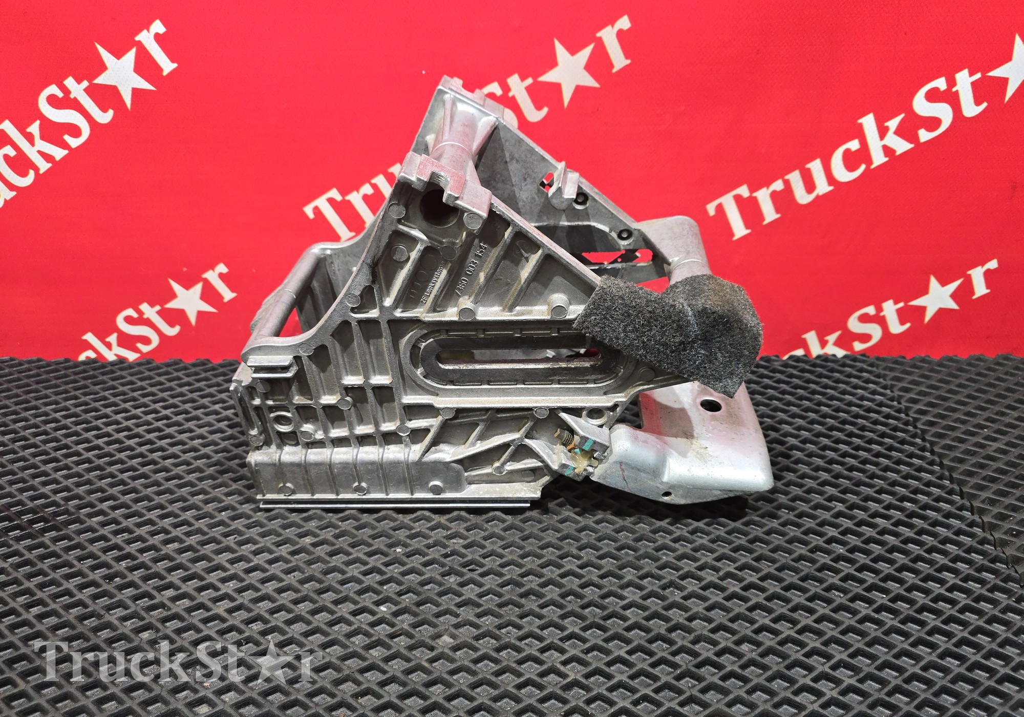 81461136235 Кронштейн рулевой колонки для Man TGM