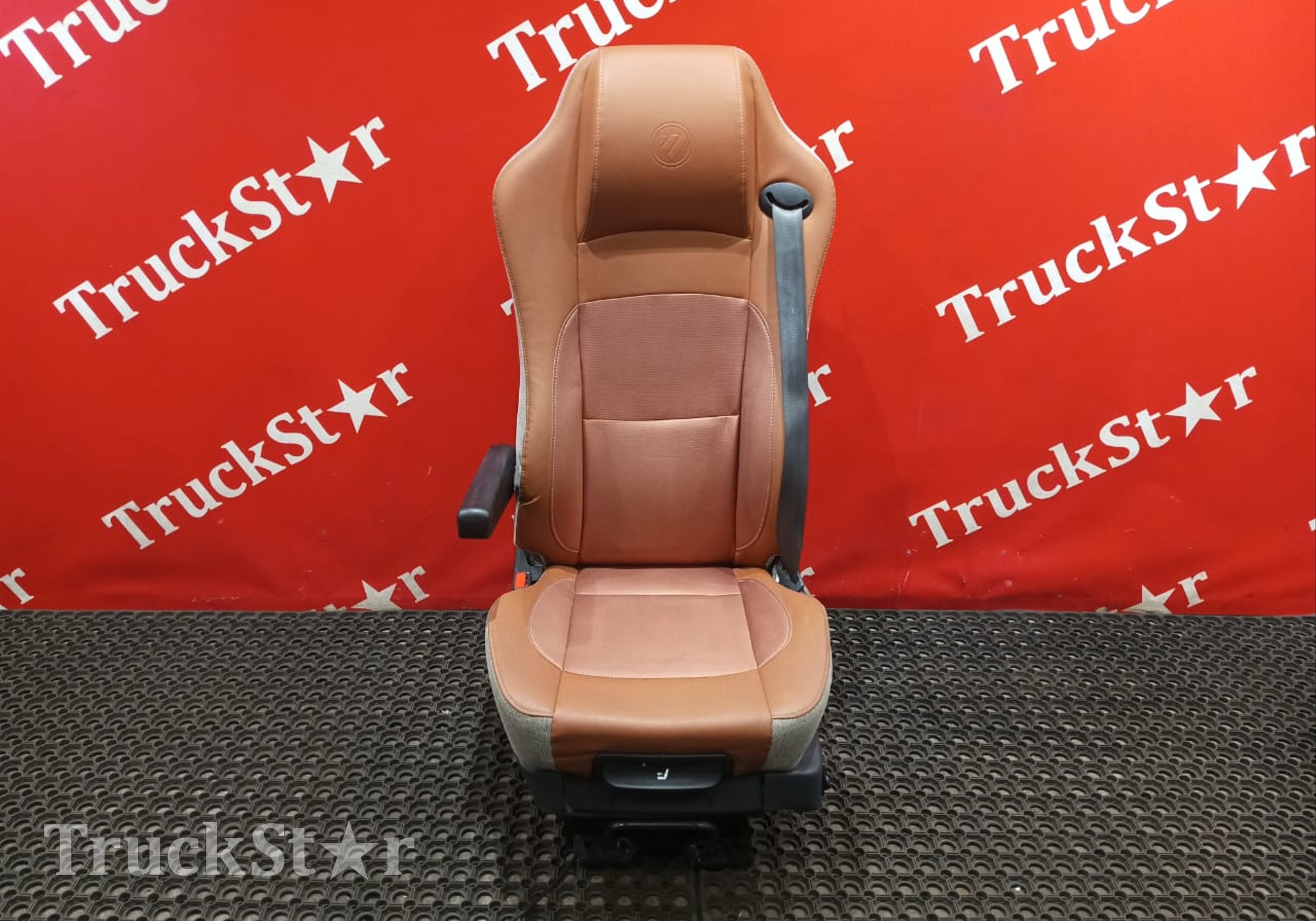 H468100000003 Сиденье водительское пневматическое 2023г для Foton Auman EST