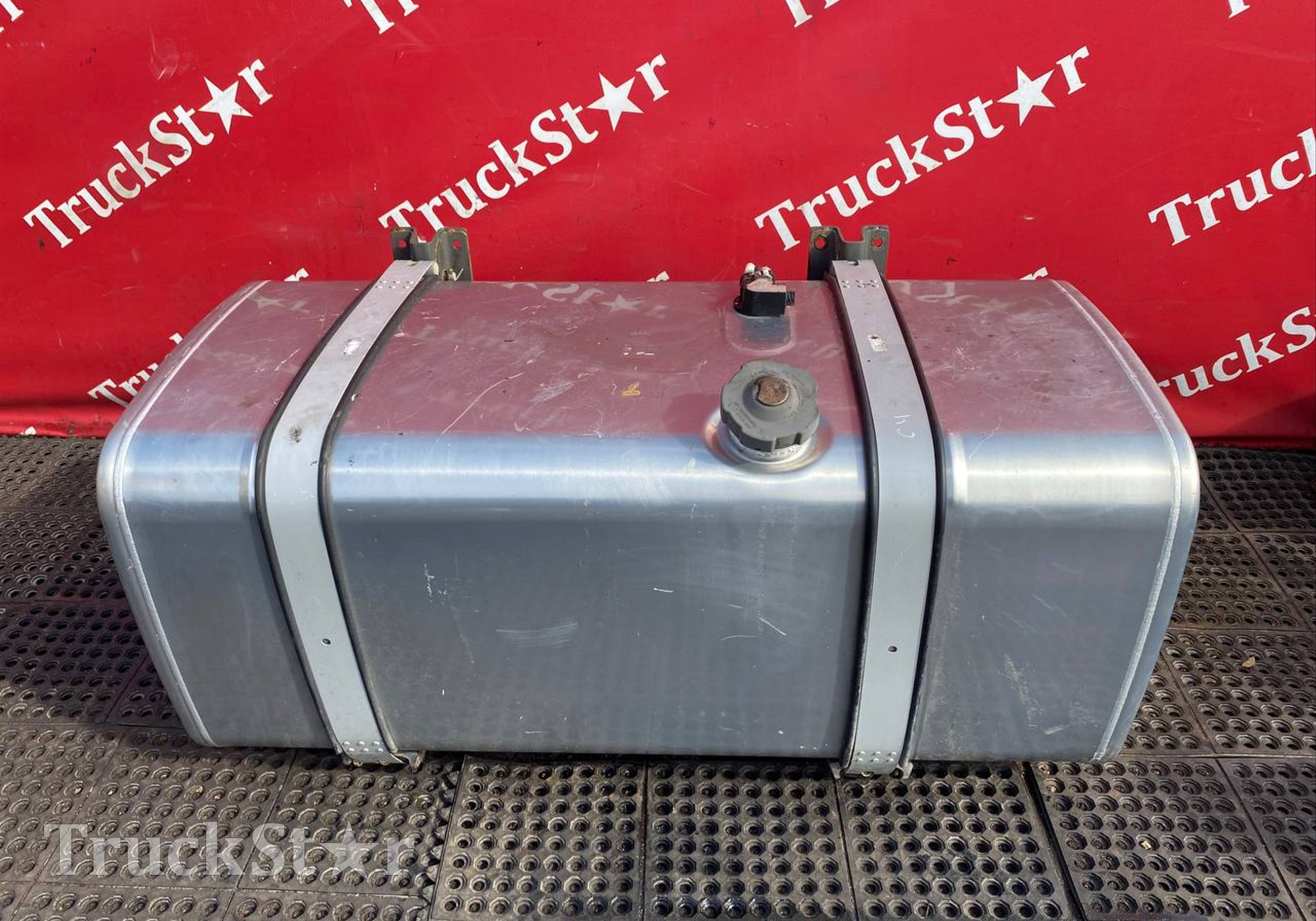 WG9925555001 Бак топливный 560L 2023г для Sinotruk Sitrak C7H
