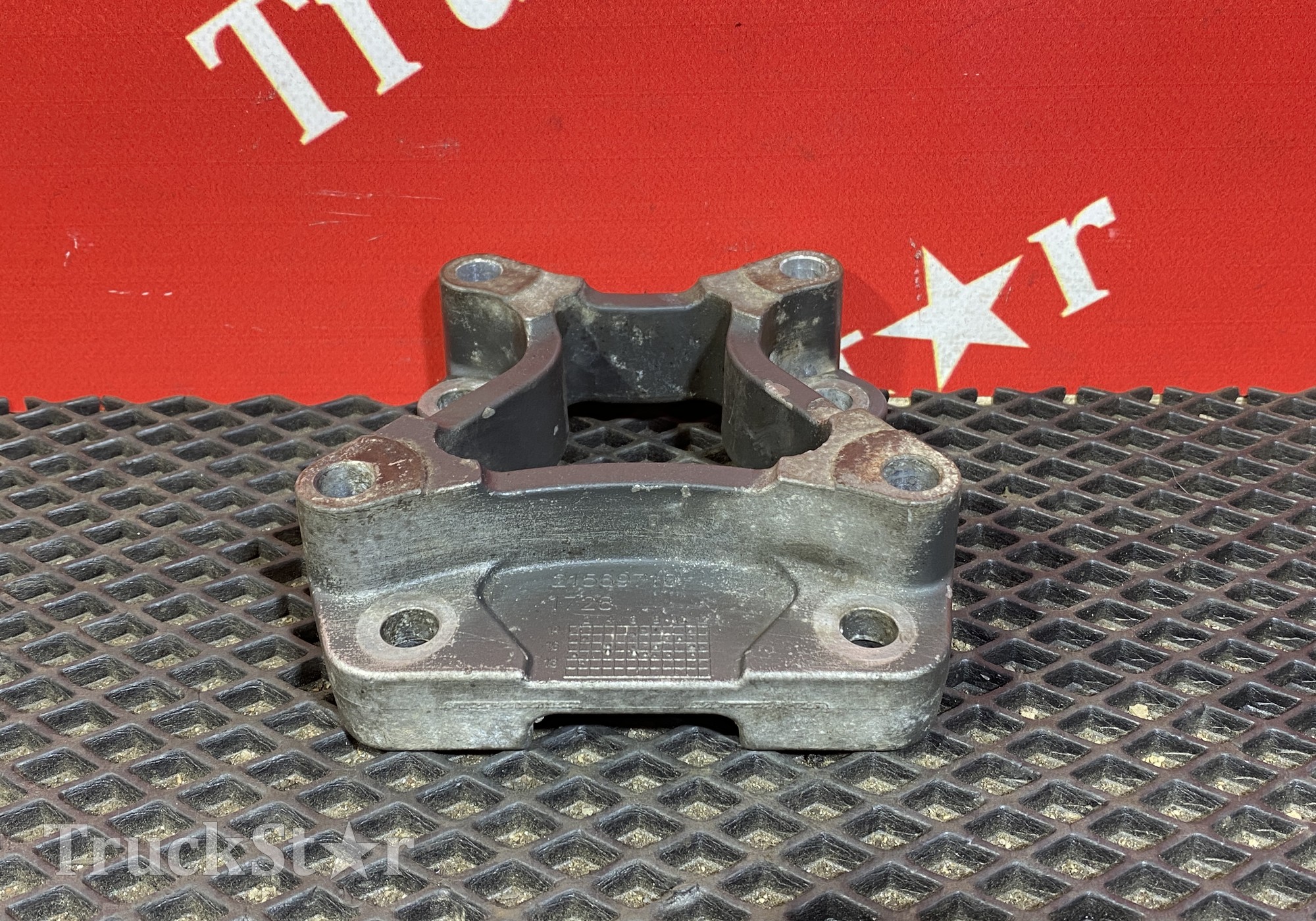 21569710 Кронштейн вискомуфты 2016г для Volvo