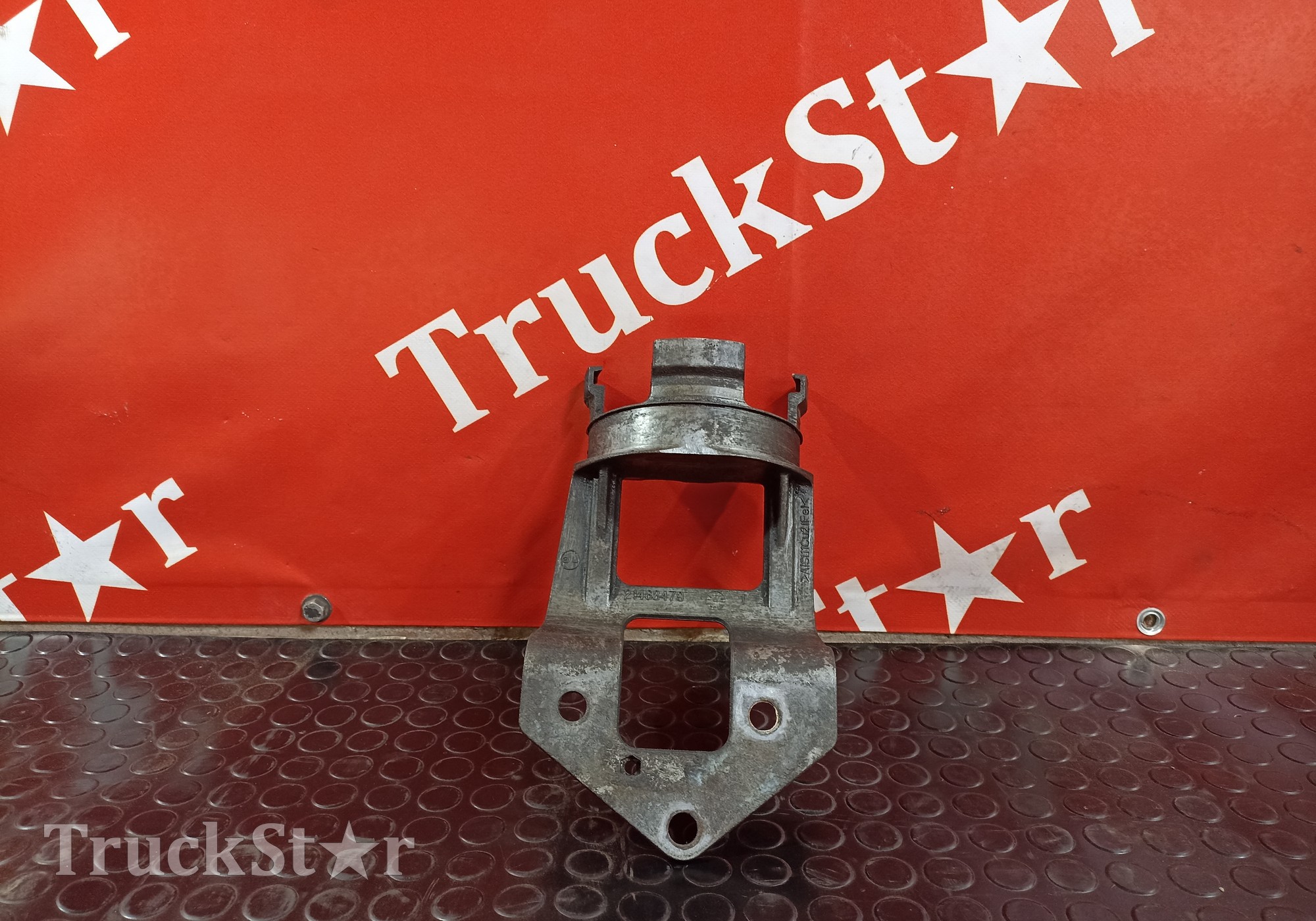 21468479 Кронштейн бачка ГУРа для Volvo