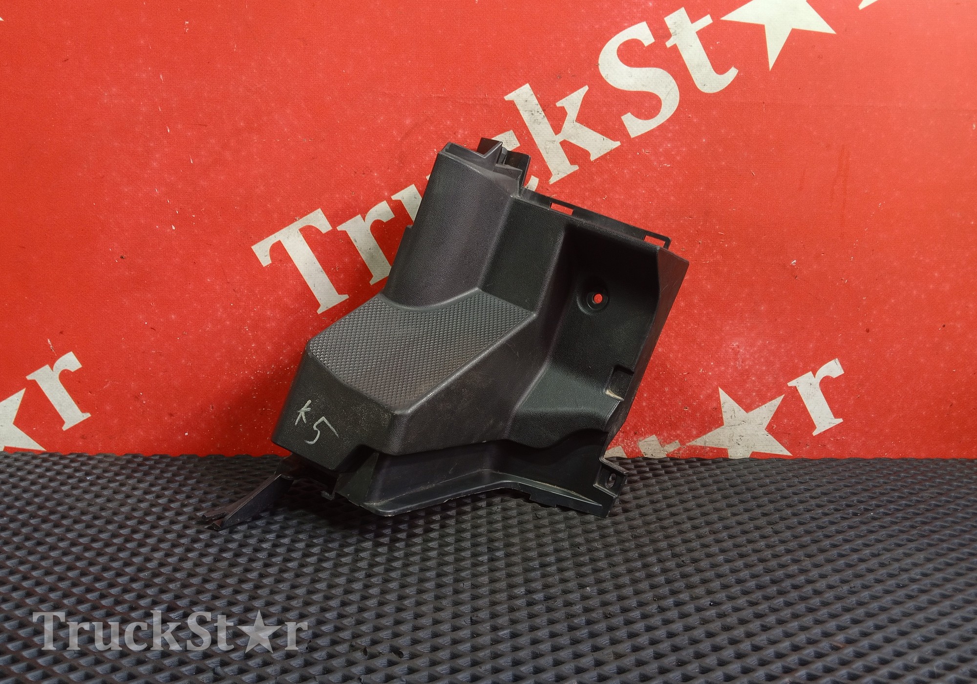 9406880181 Накладка рулевой колонки для КАМАЗ 5490