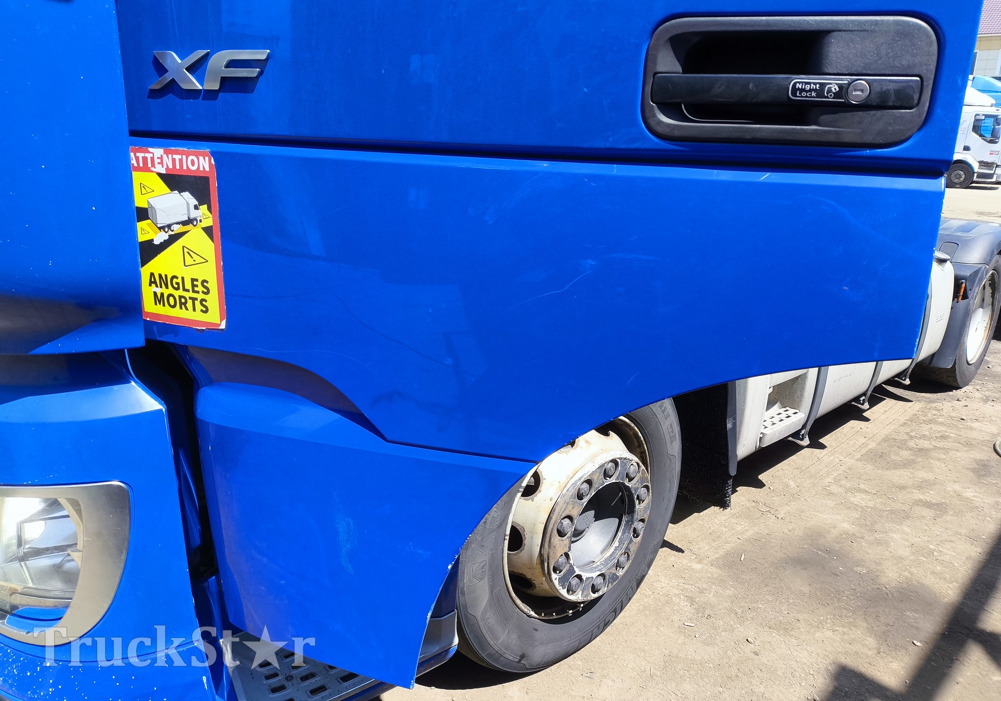 2041669 Продолжение двери левой 2018г. для Daf XF106 (с 2012)