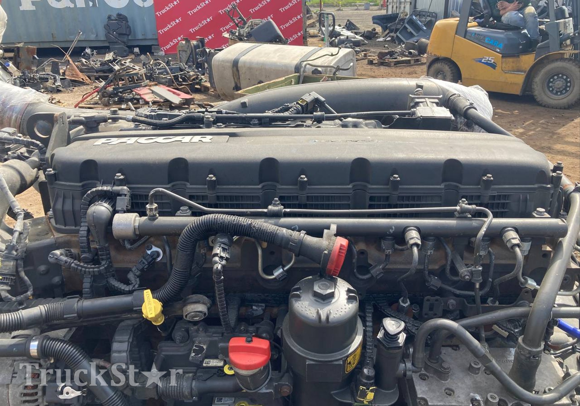 2033254 Крышка клапанная 2019г для Daf XF106 (с 2012)