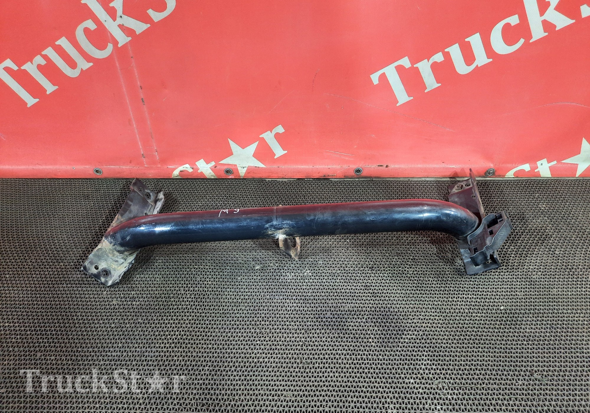 81615405077 Кронштейн корпуса подножки левый для Sinotruk Sitrak C7H MAX