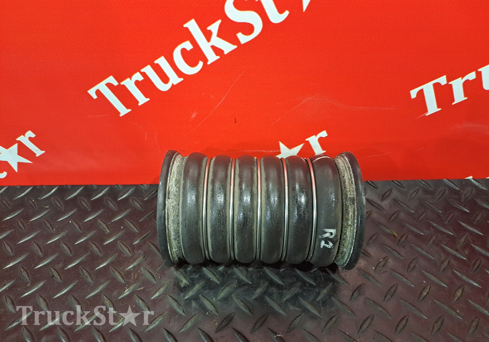 21768608 Патрубок интеркулера для Volvo FM