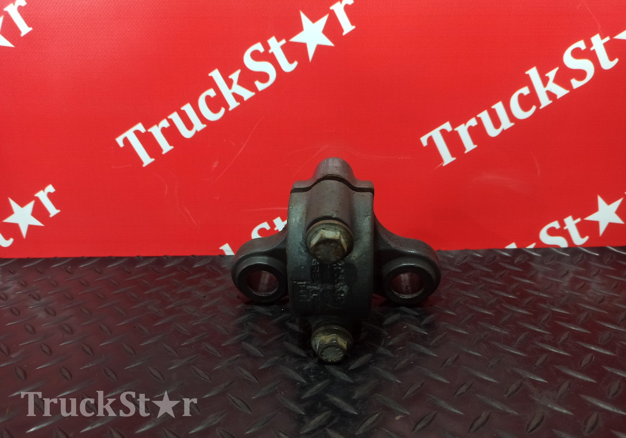 21243383 Кронштейн стабилизатора переднего для Volvo FM