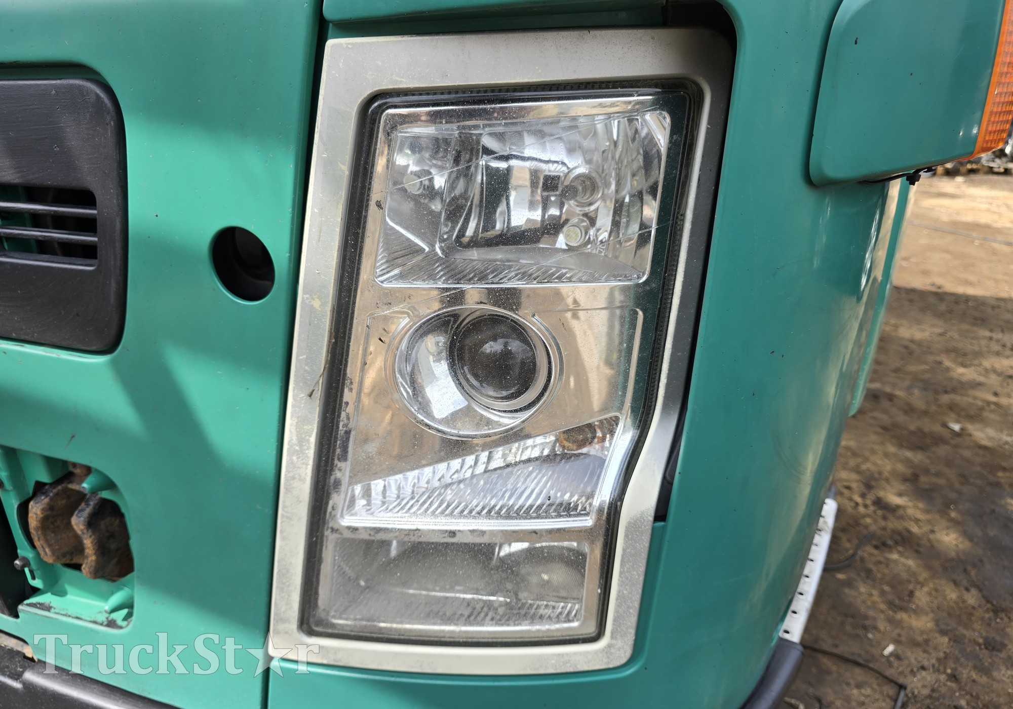 21001663 Фара левая для Volvo FH