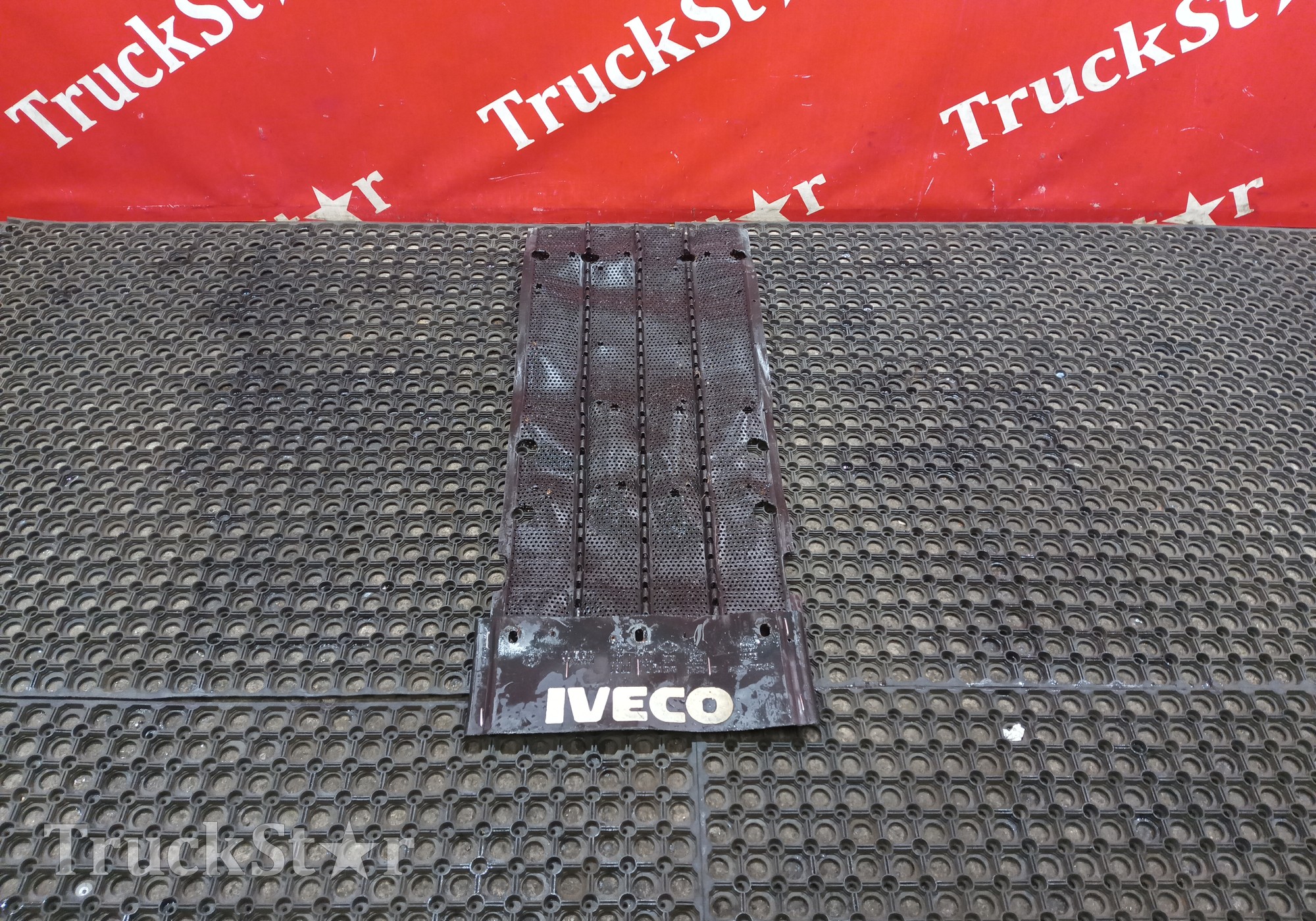 504073981 Брызговик крыла переднего для Iveco Stralis I (с 2002)