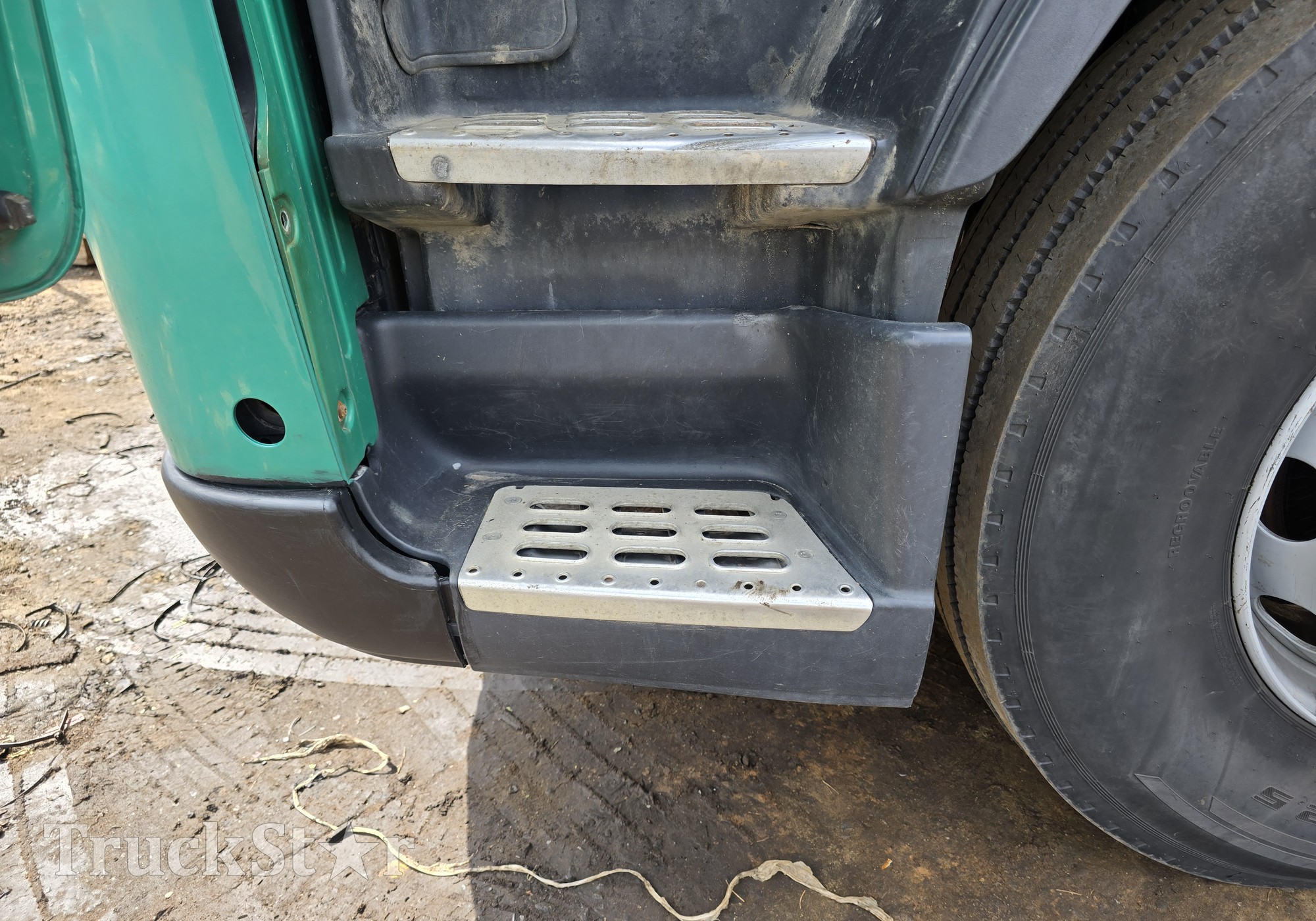 20529638 Корпус подножки левый для Volvo FM