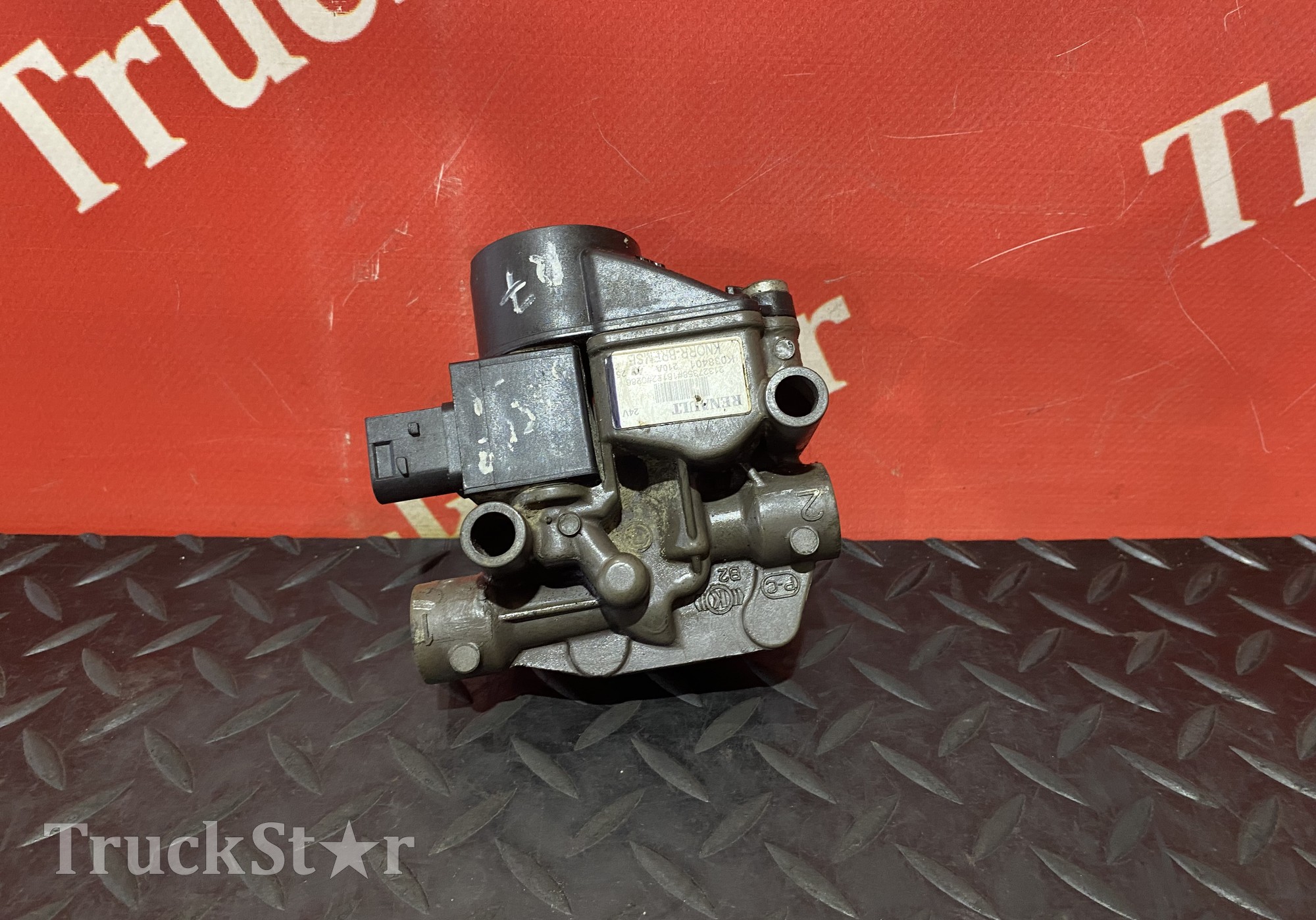 7421327358 Кран ABS 2018 г. для Volvo FM