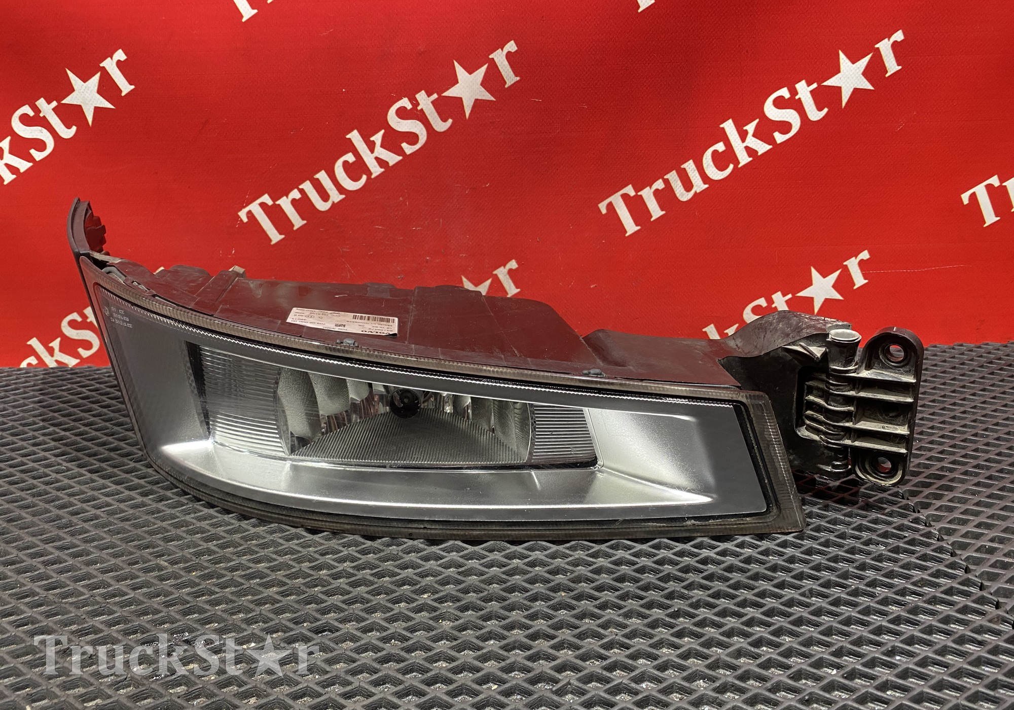 21221151 Фара противотуманная правая 2019г для Volvo FH