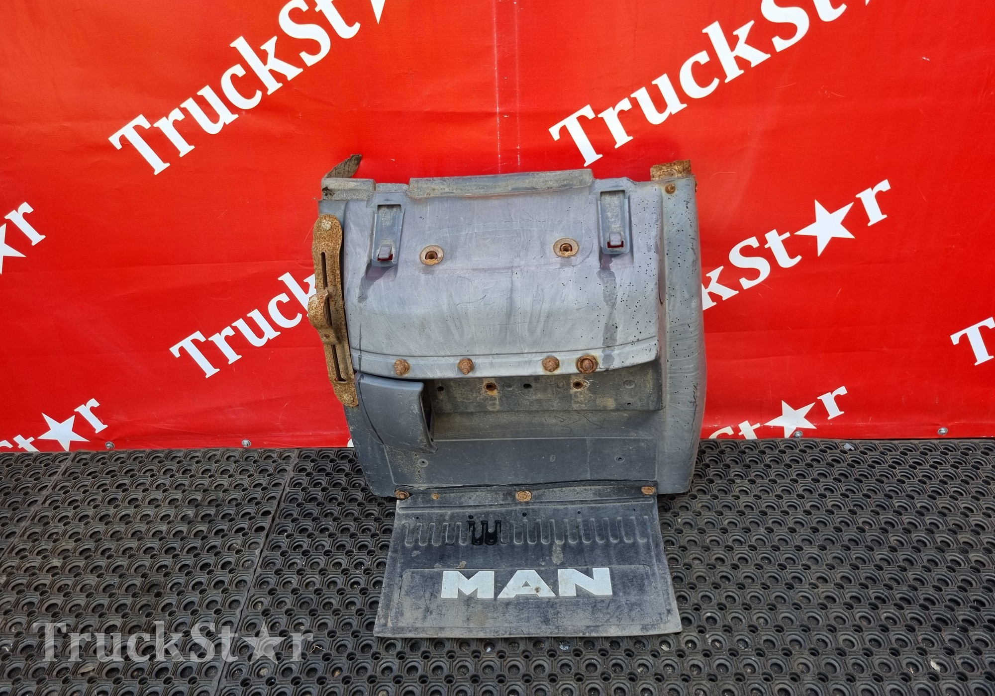 81664106604 Крыло заднее правое задняя часть для Man TGL