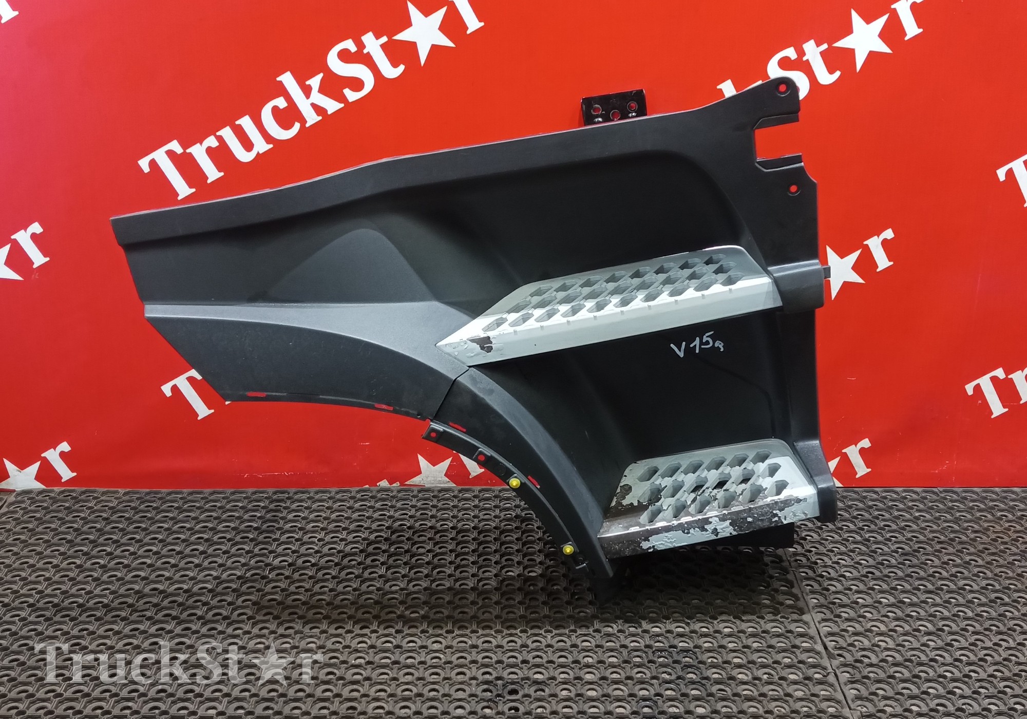 82141521 Корпус подножек правый для Volvo FH 4 (с 2012)