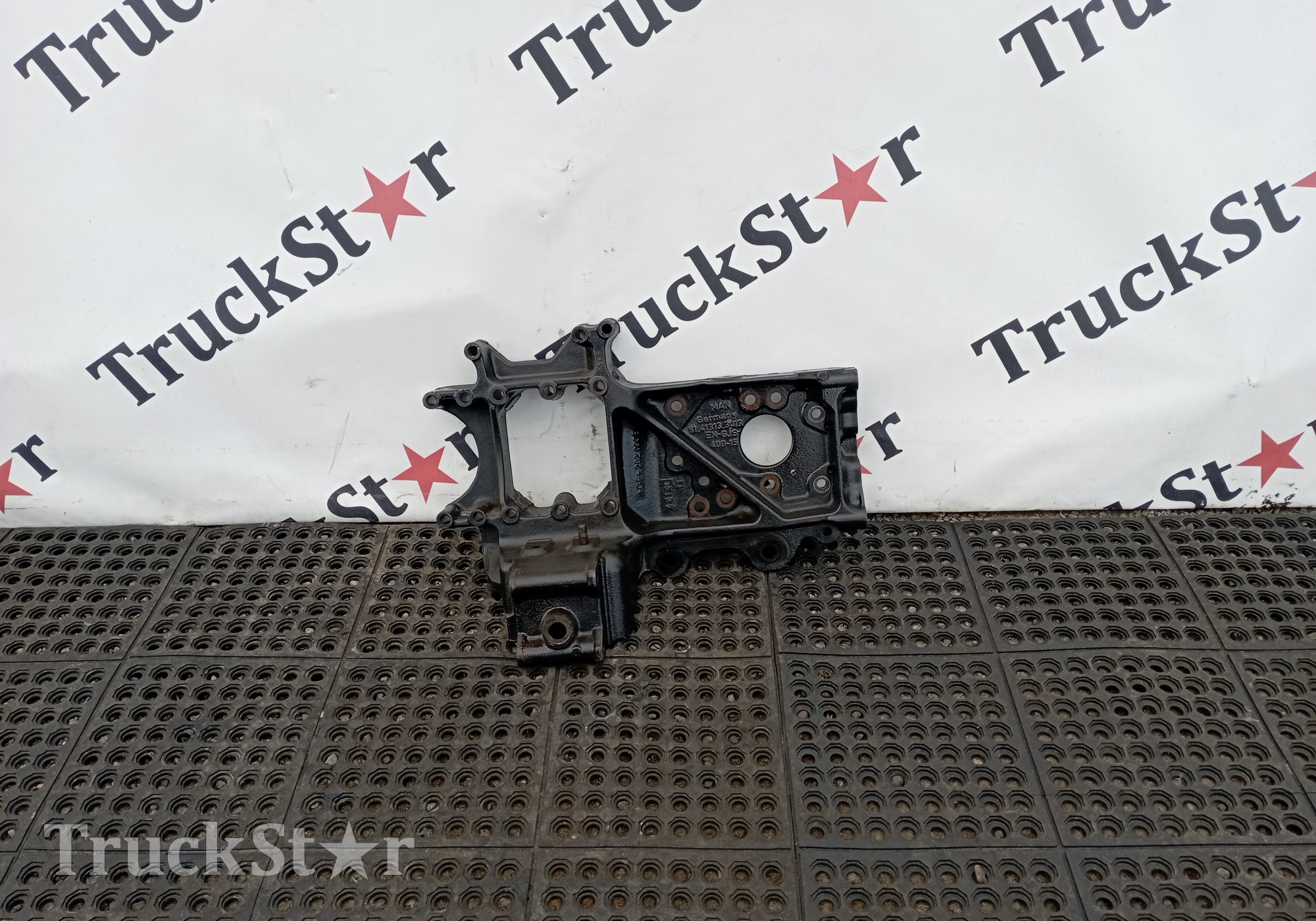 81413133013 Кронштейн рессоры передней левый для Man TGX