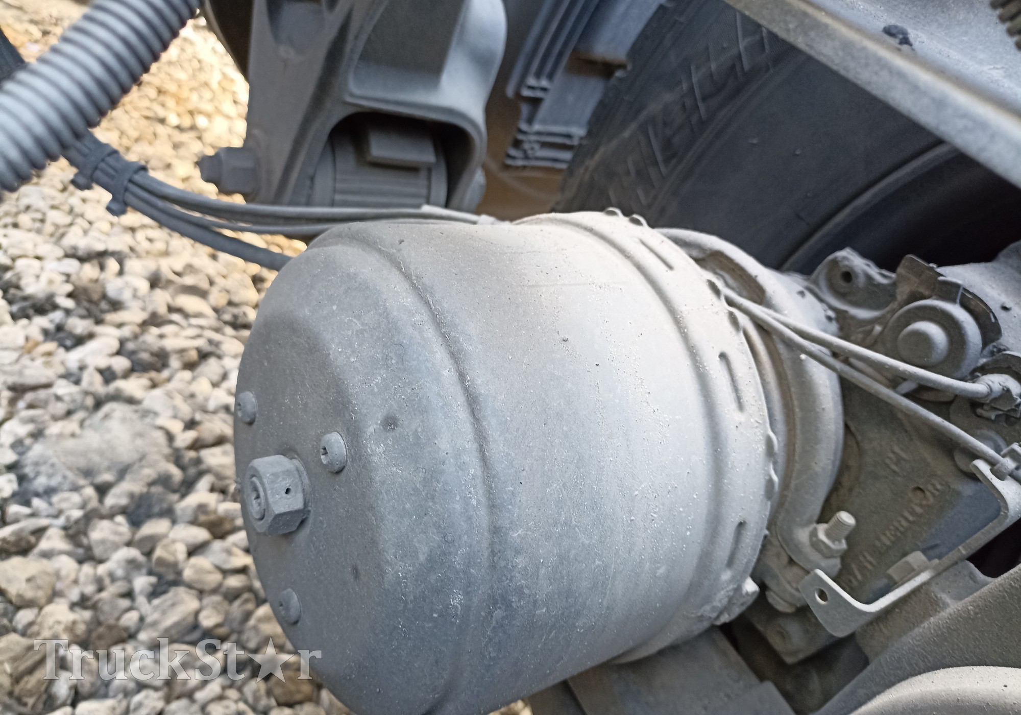 7421283614 Энергоаккумулятор задний для Volvo