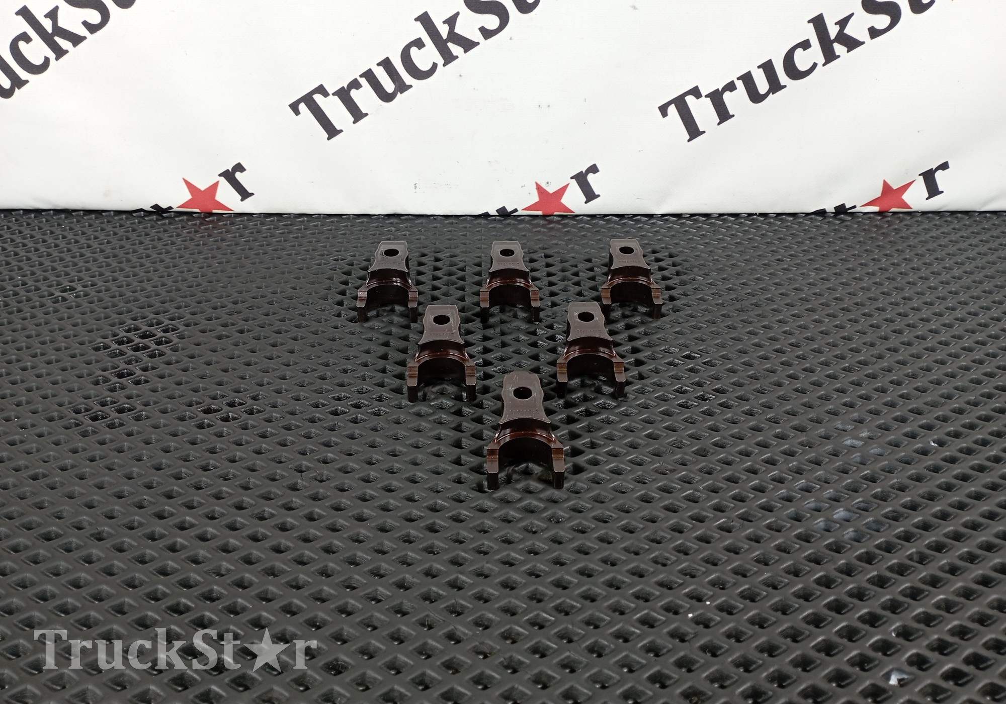 7421801388 Комплект кронштейнов форсунок топливных 2020г. для Renault Magnum