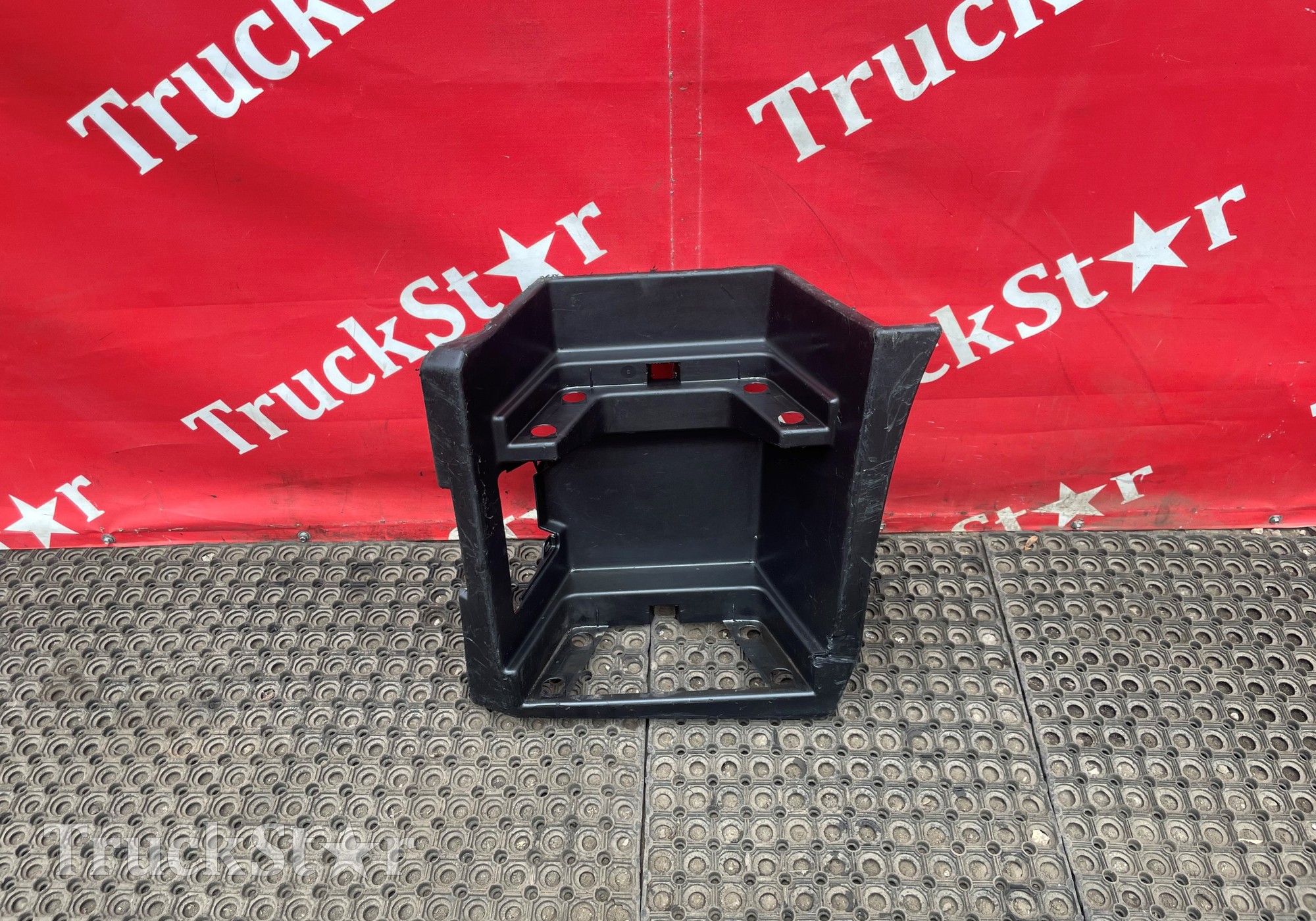 23315557 Корпус подножек левый 2016 г. для Renault T (с 2013)