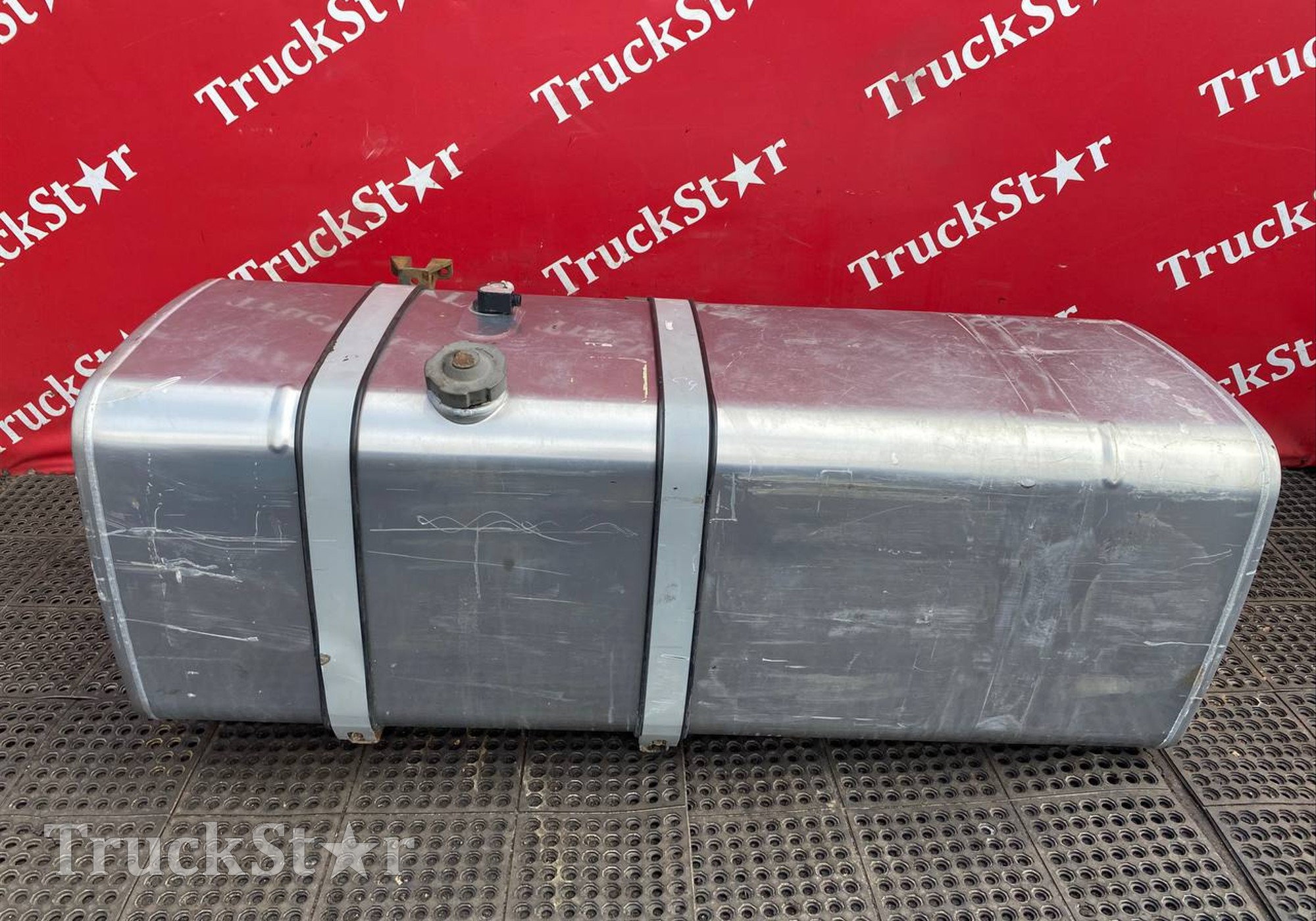 WG9925552861 Бак топливный 860L 2023г для Sinotruk Sitrak C7H