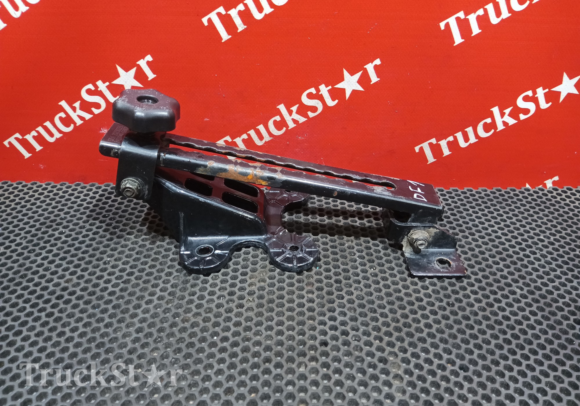 8407249C6102 Кронштейн спойлера верхнего 2023г. для DongFeng GX DFH4180