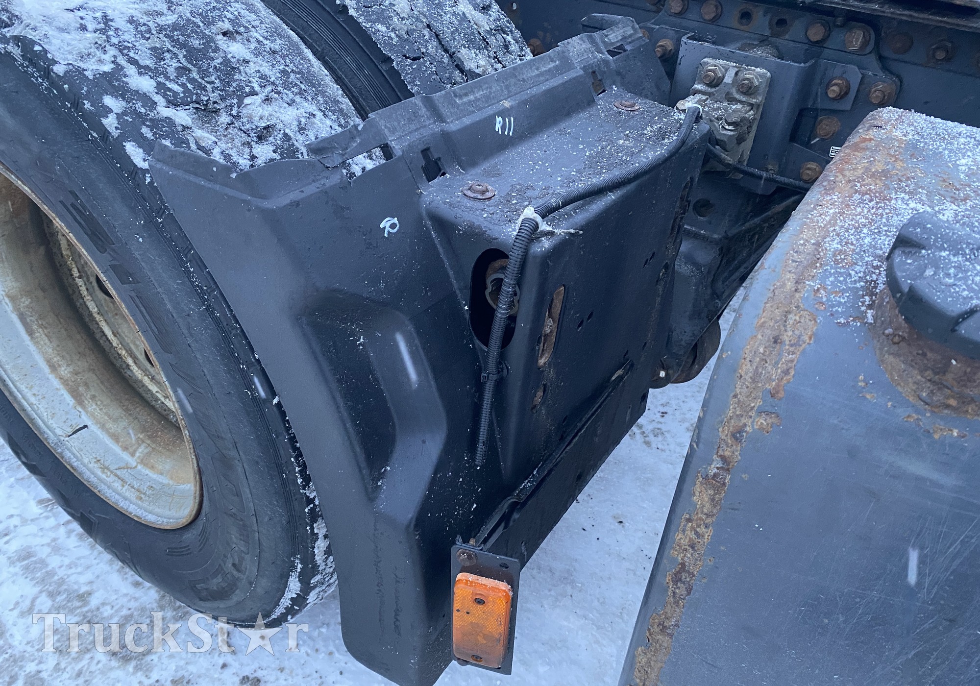7422087701 Крыло заднее правое передняя часть для Volvo