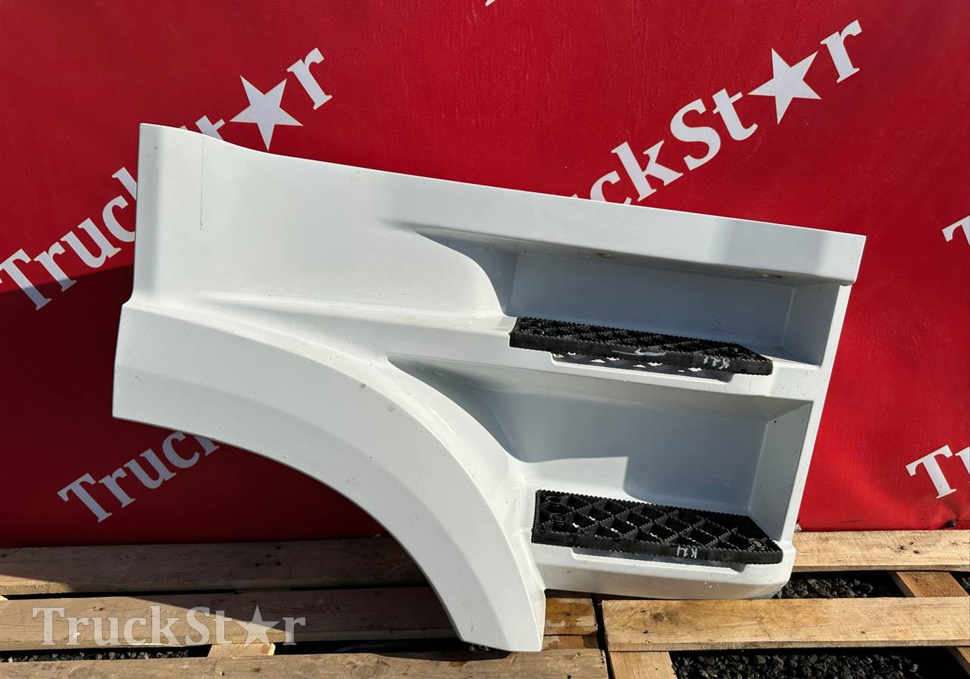549018403014 Корпус подножек правый 2020г для КАМАЗ 54901