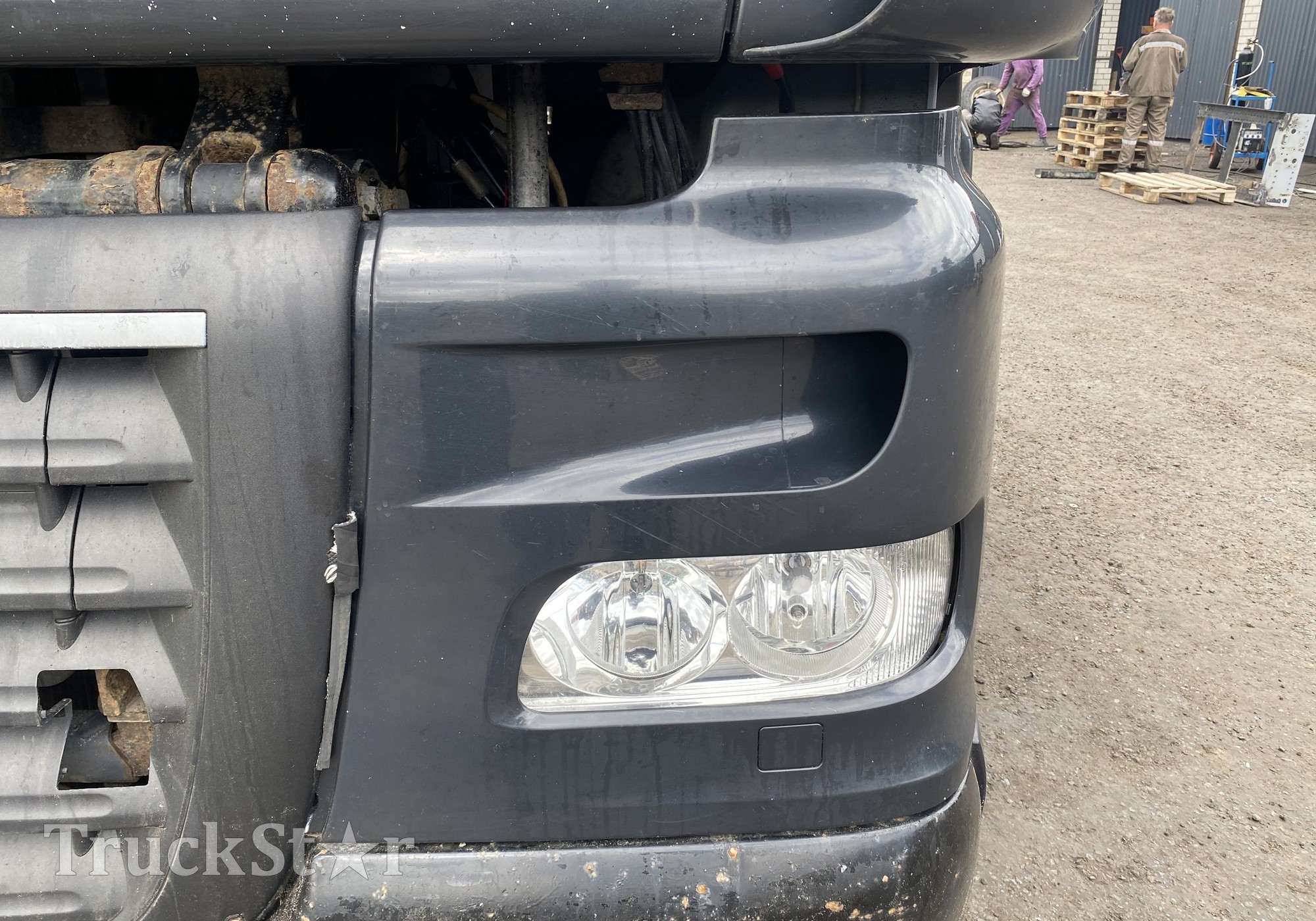 1911143 Облицовка фары левой для Daf XF95