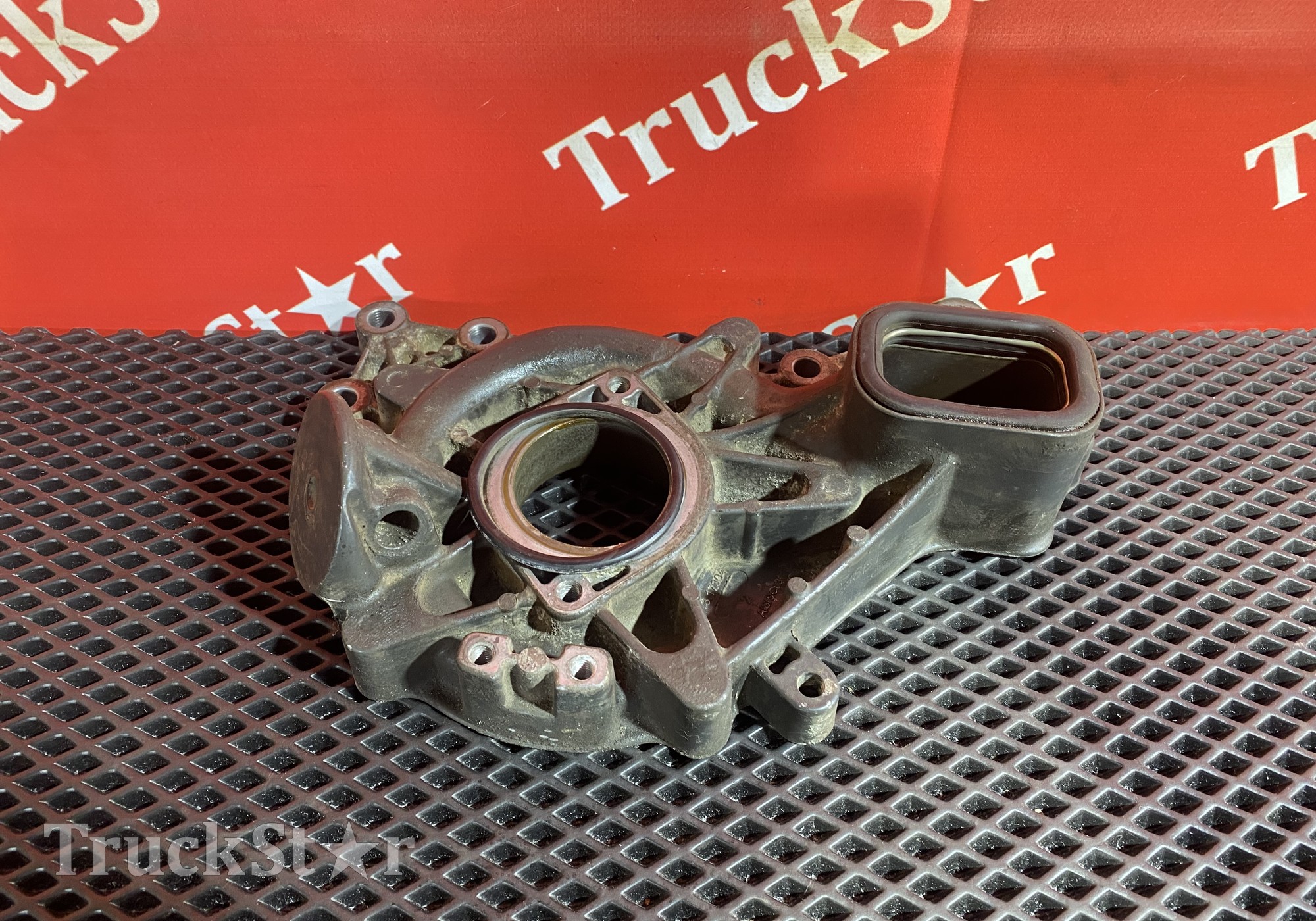 7421284318 Корпус помпы двигателя 2018 г. для Volvo FM