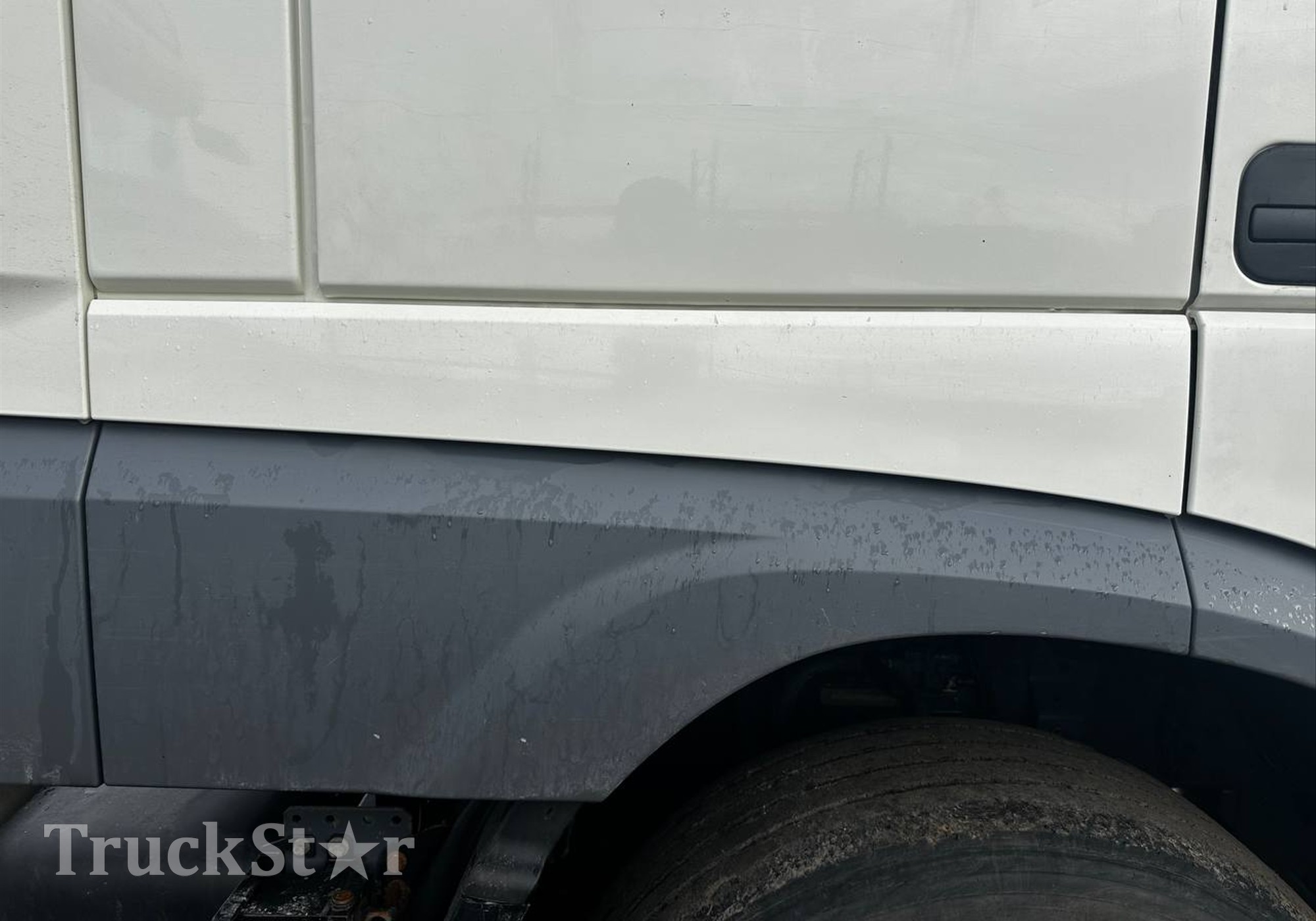 1843493 Продолжение крыла правого 2019г для Daf XF106 (с 2012)