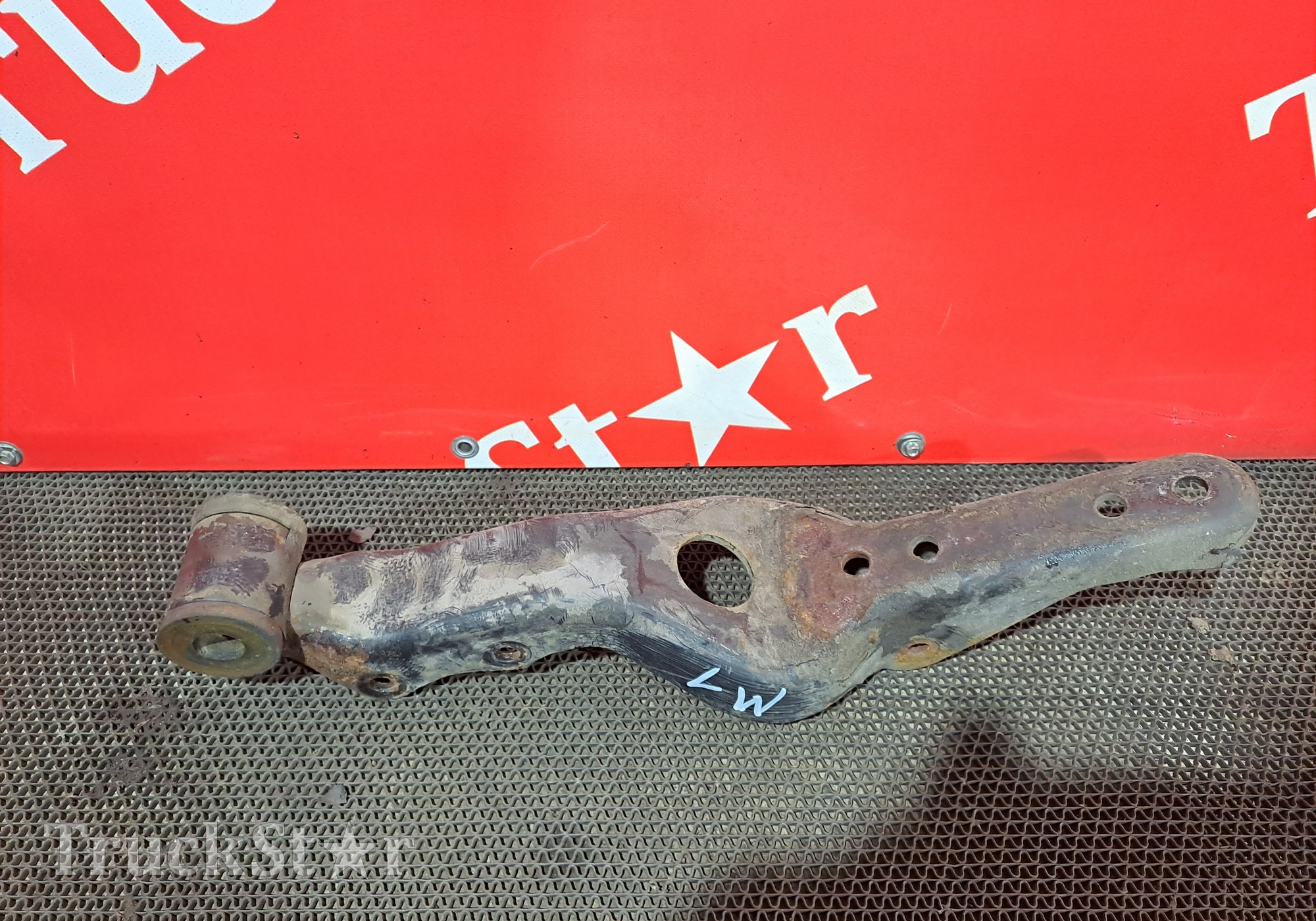85417016001 Кронштейн замка кабины для Man TGS I (с 2007)