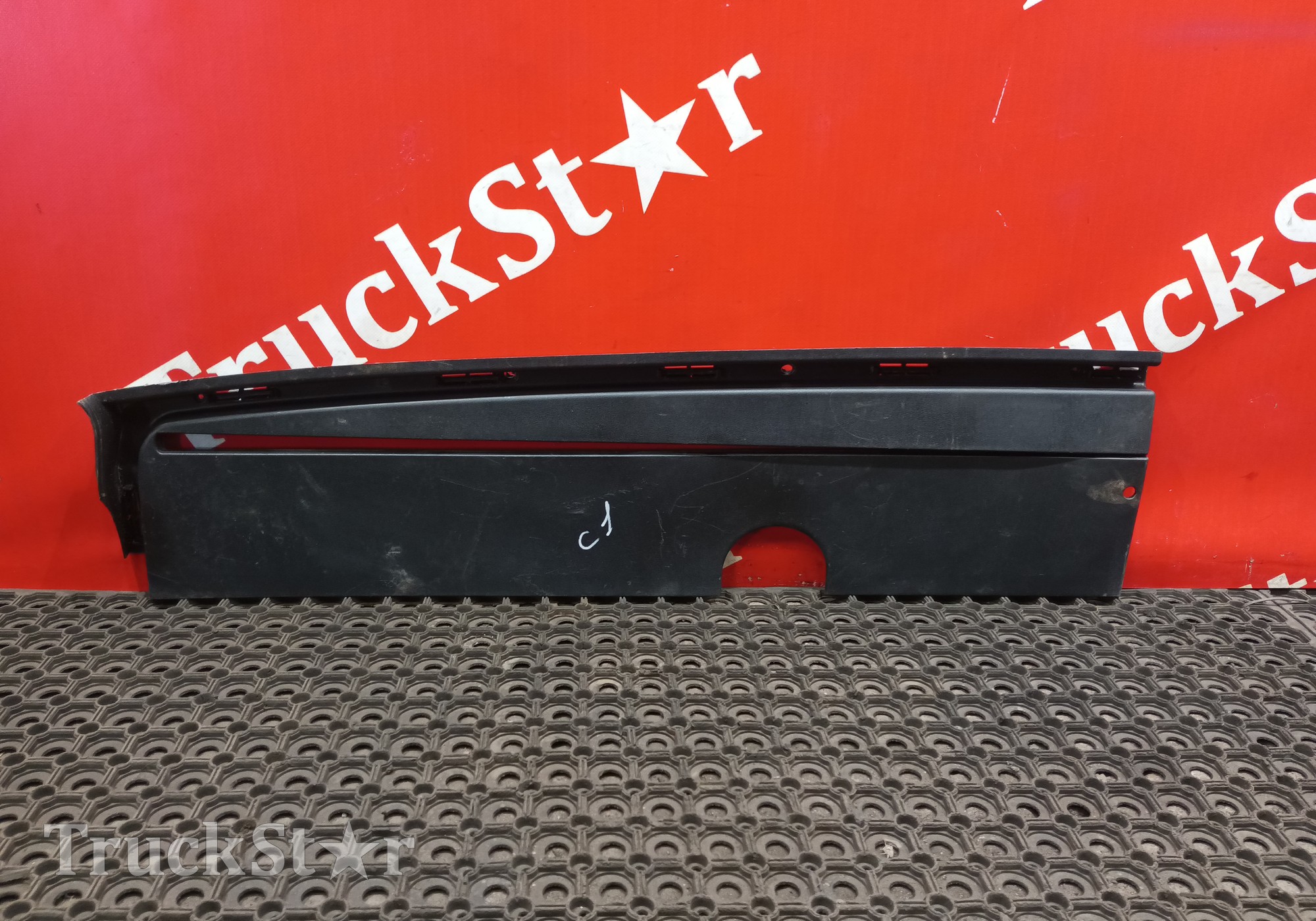 810W624300096 Накладка солнцезащитной шторки правая 2023г. для Man TGX I (с 2007)