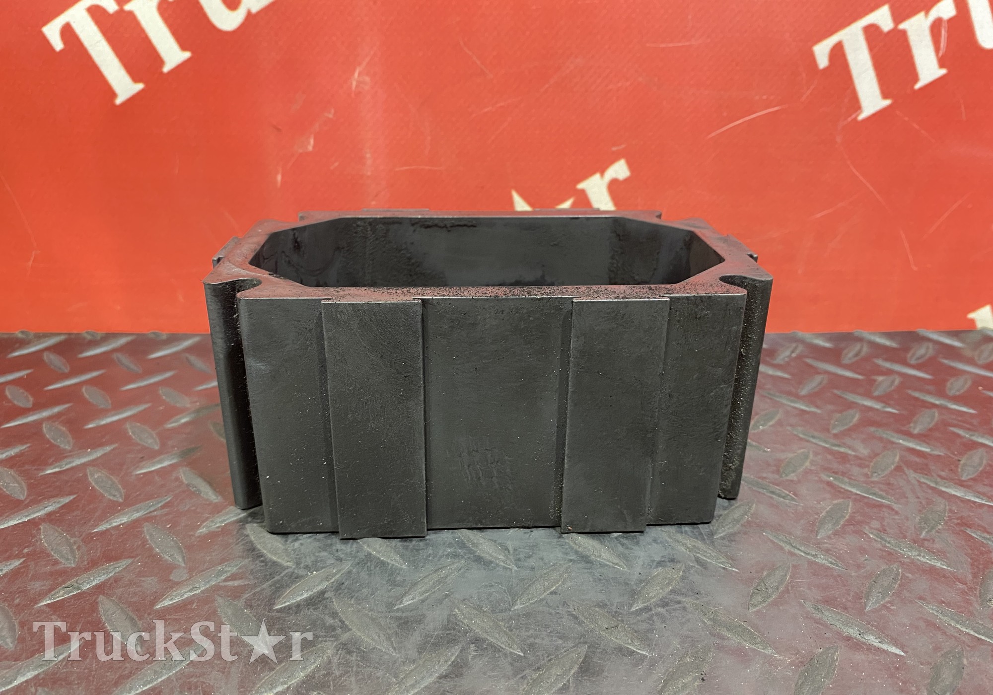 7421734948 Проставка впускного коллектора для Volvo FH 3 (с 2008 по 2012)