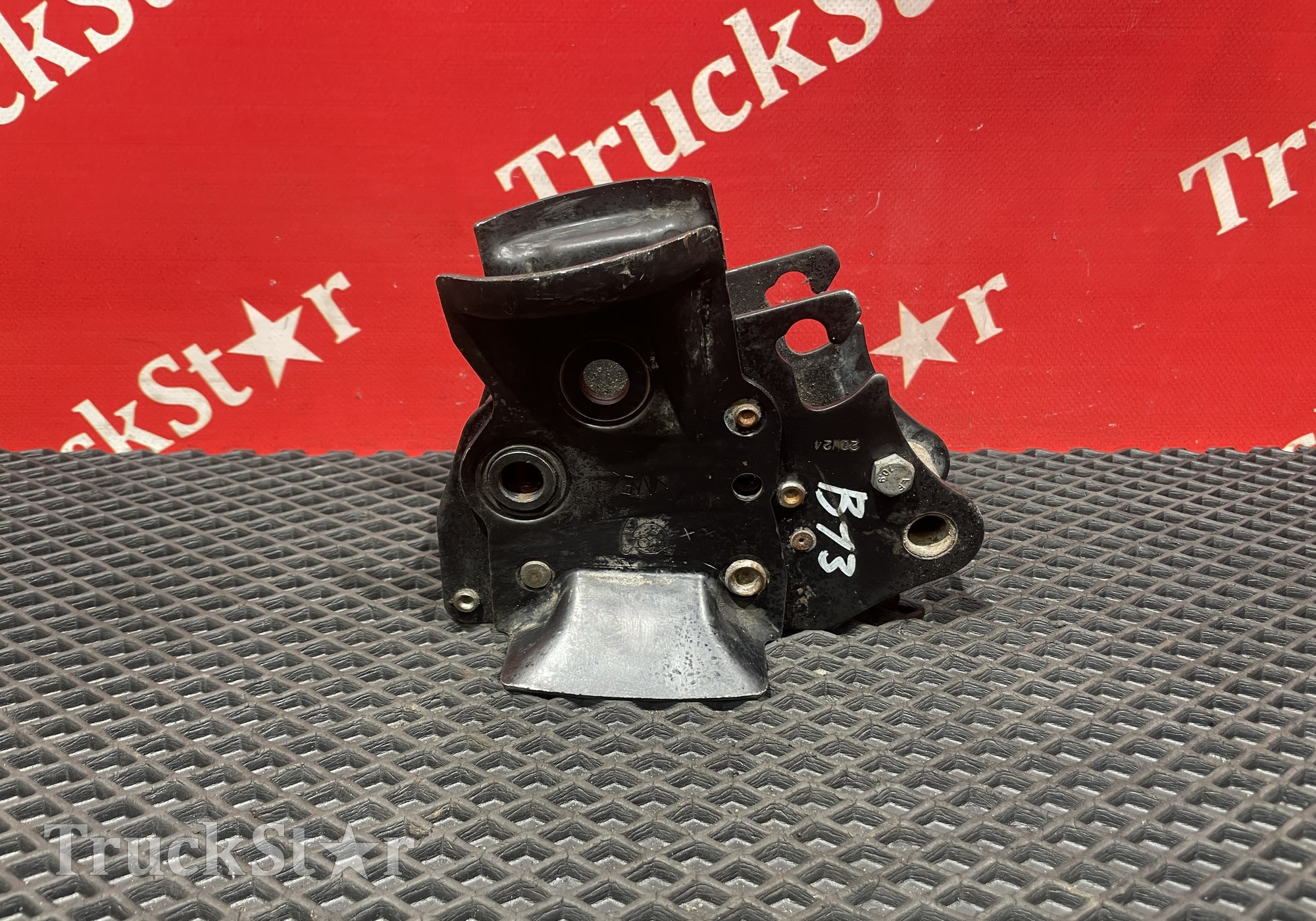 7422247241 Замок кабины 2020г для Volvo FM III (с 2013)