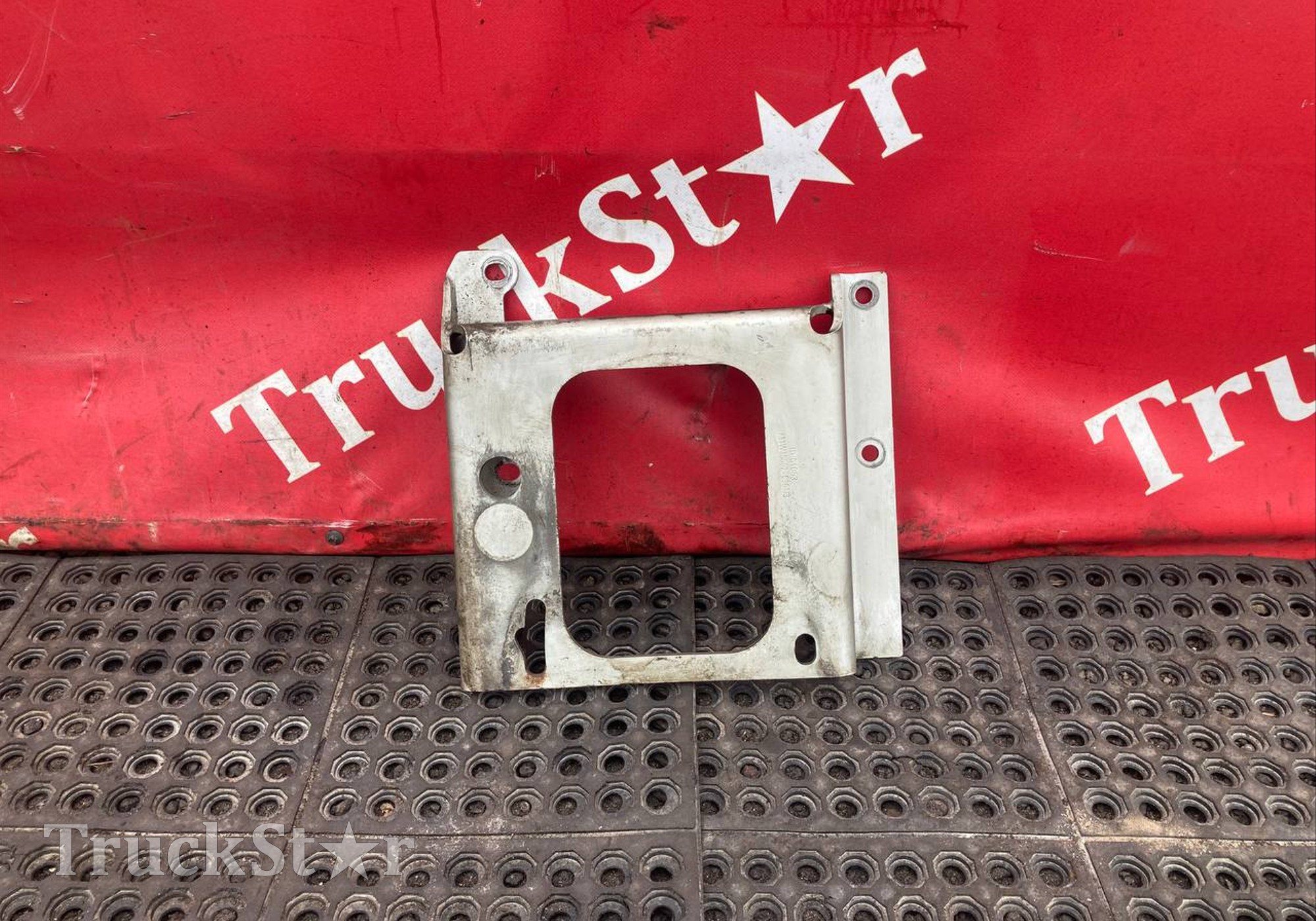 711W155025361 Кронштейн глушителя 2023г для Sinotruk Sitrak C7H