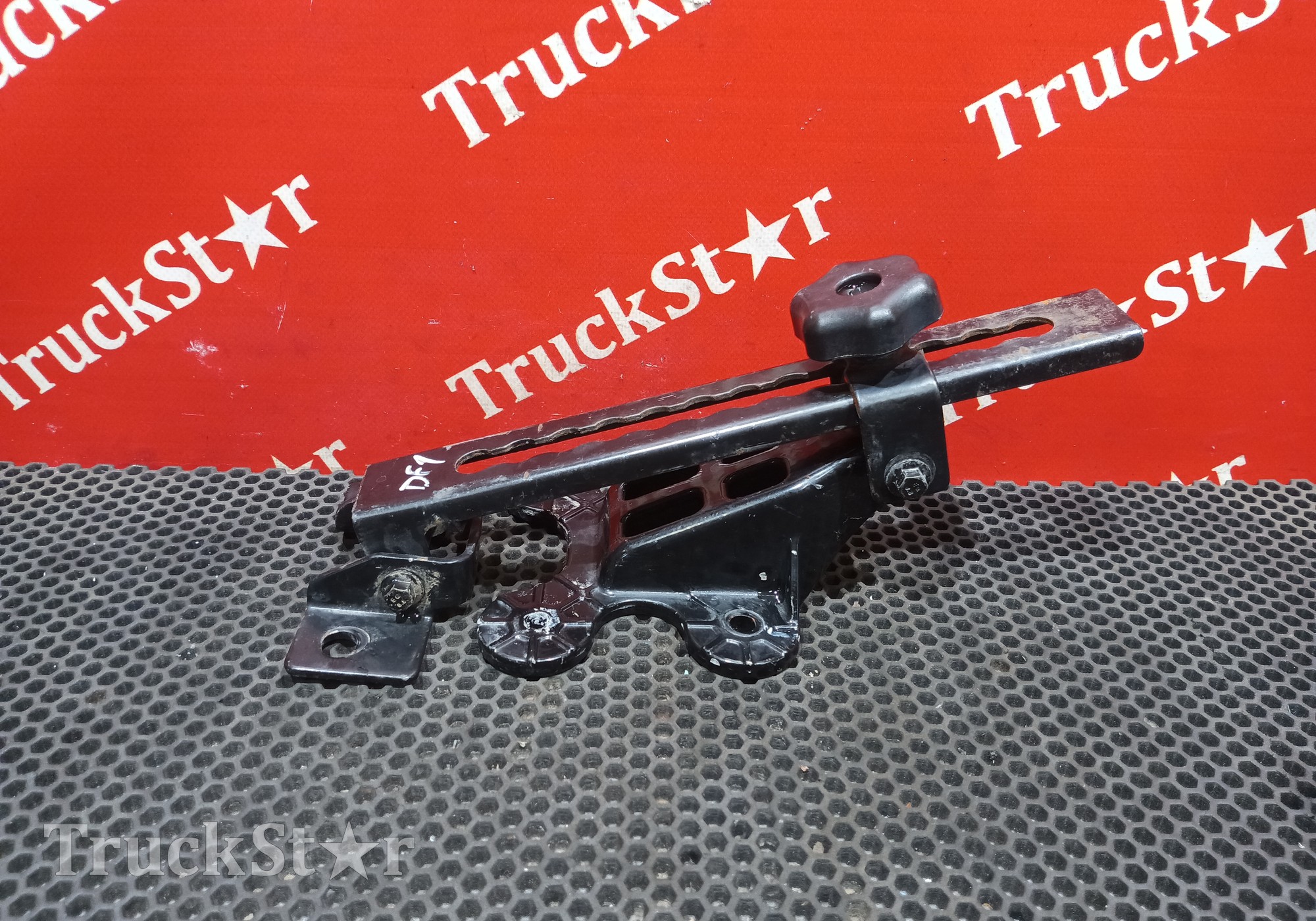 8407249C6102 Кронштейн спойлера верхнего 2023г. для DongFeng GX DFH4180