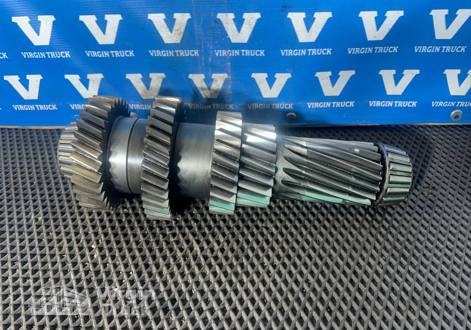 1315303042 Вал промежуточный КПП ZF 16S151