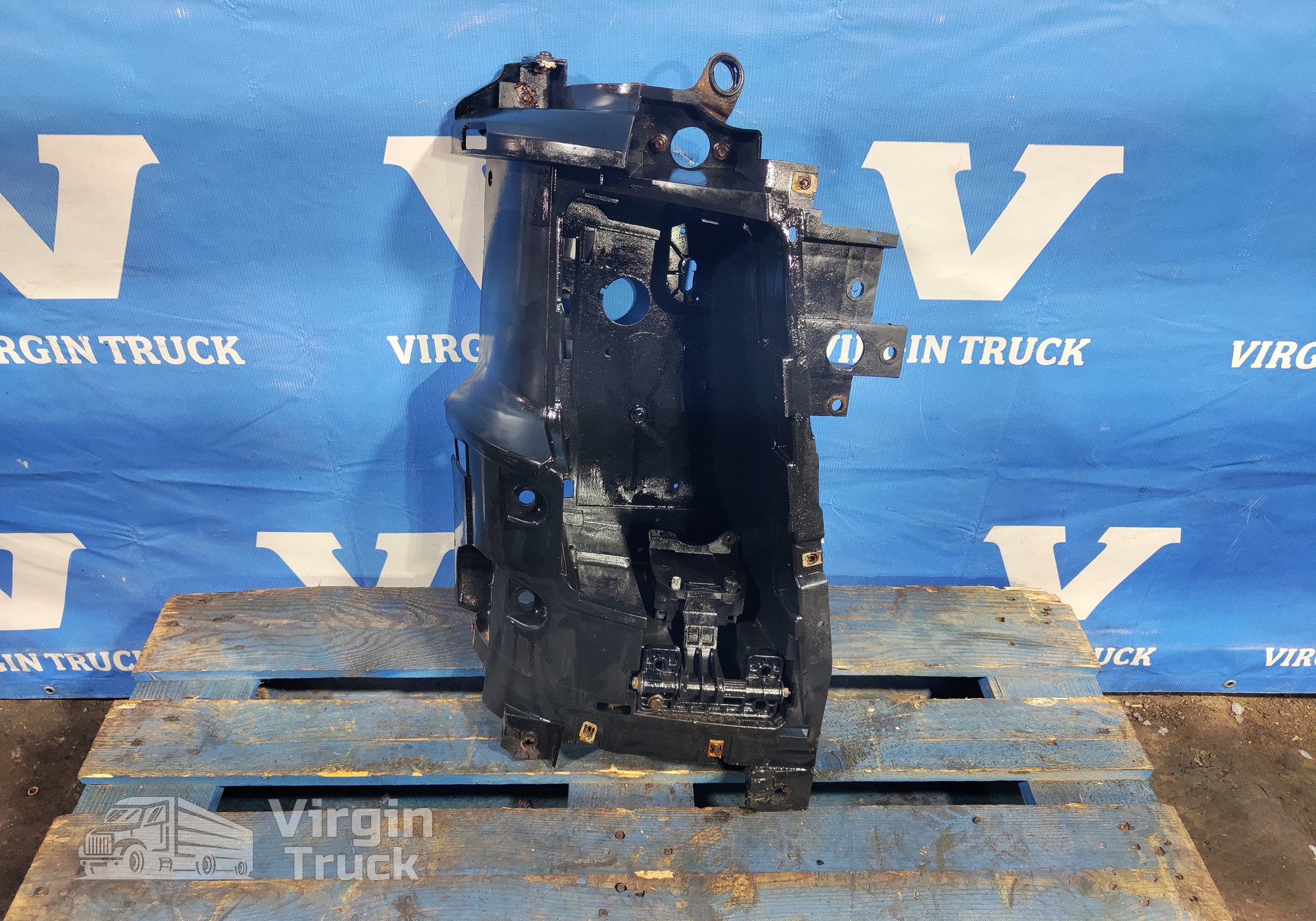 82056986 Корпус фары правой для Volvo FH