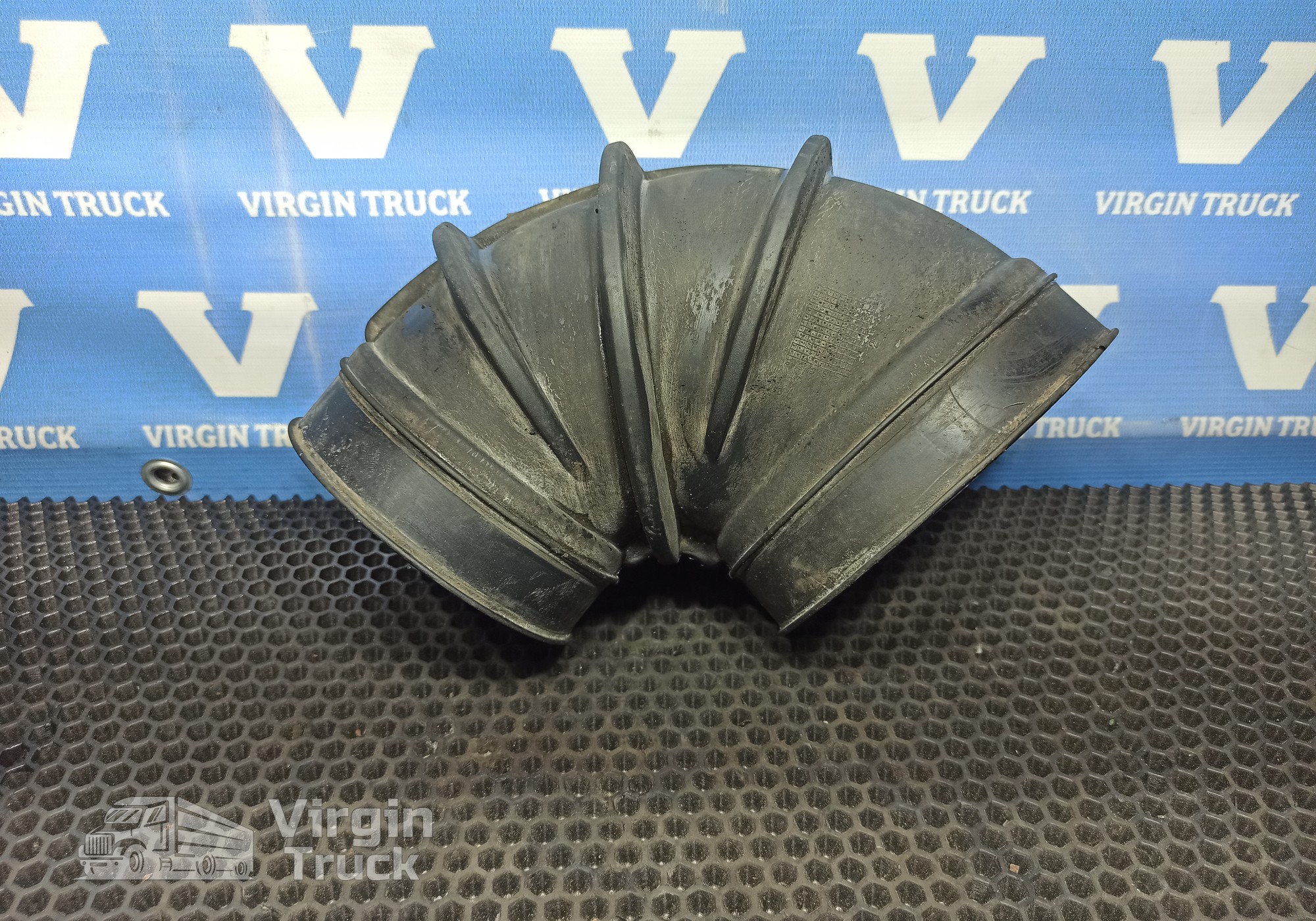 3183533 Патрубок воздушного фильтра для Volvo FH 4 (с 2012)
