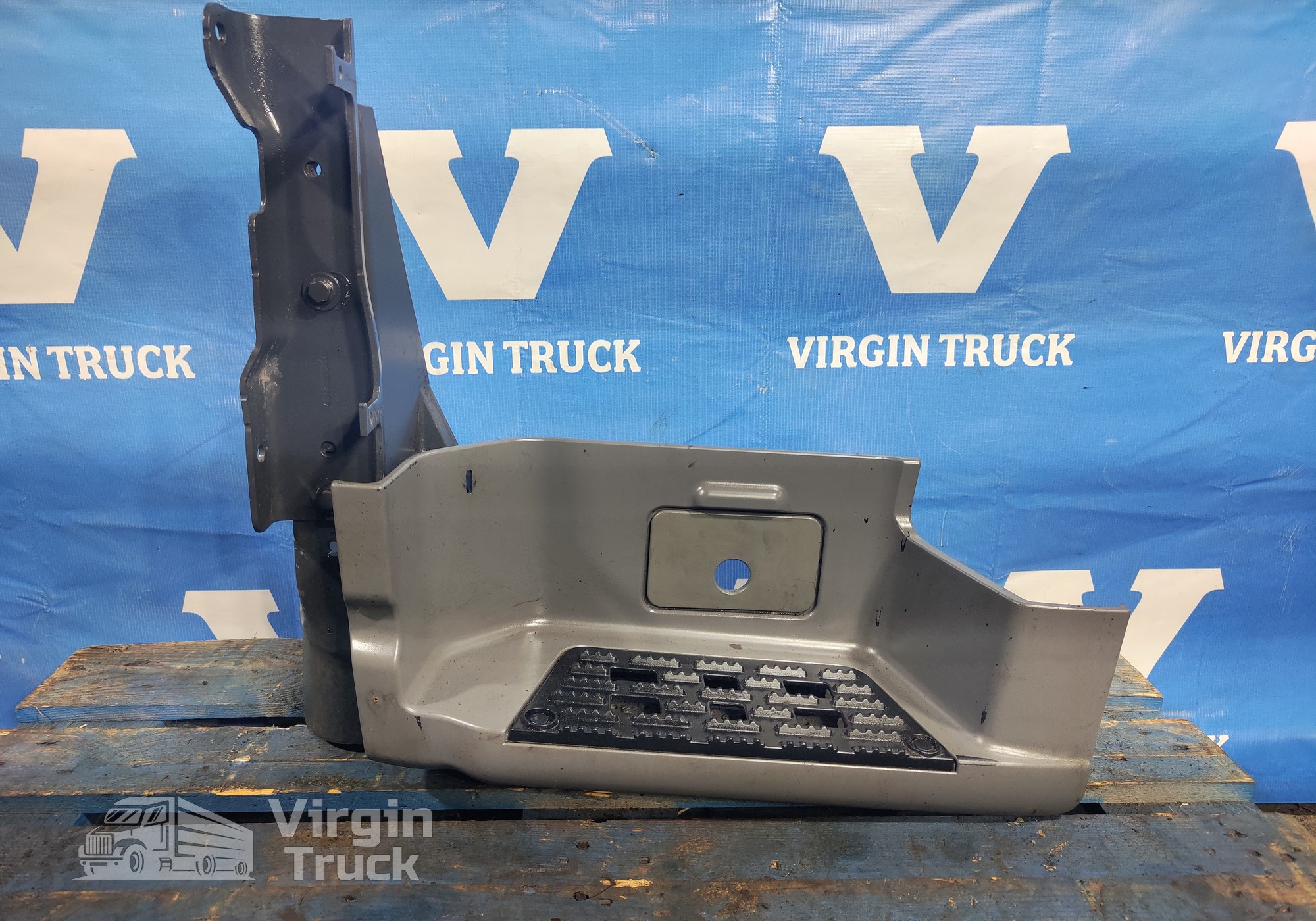 A9436600801 Подножка левая для Mercedes-Benz Actros MP3 (с 2008)